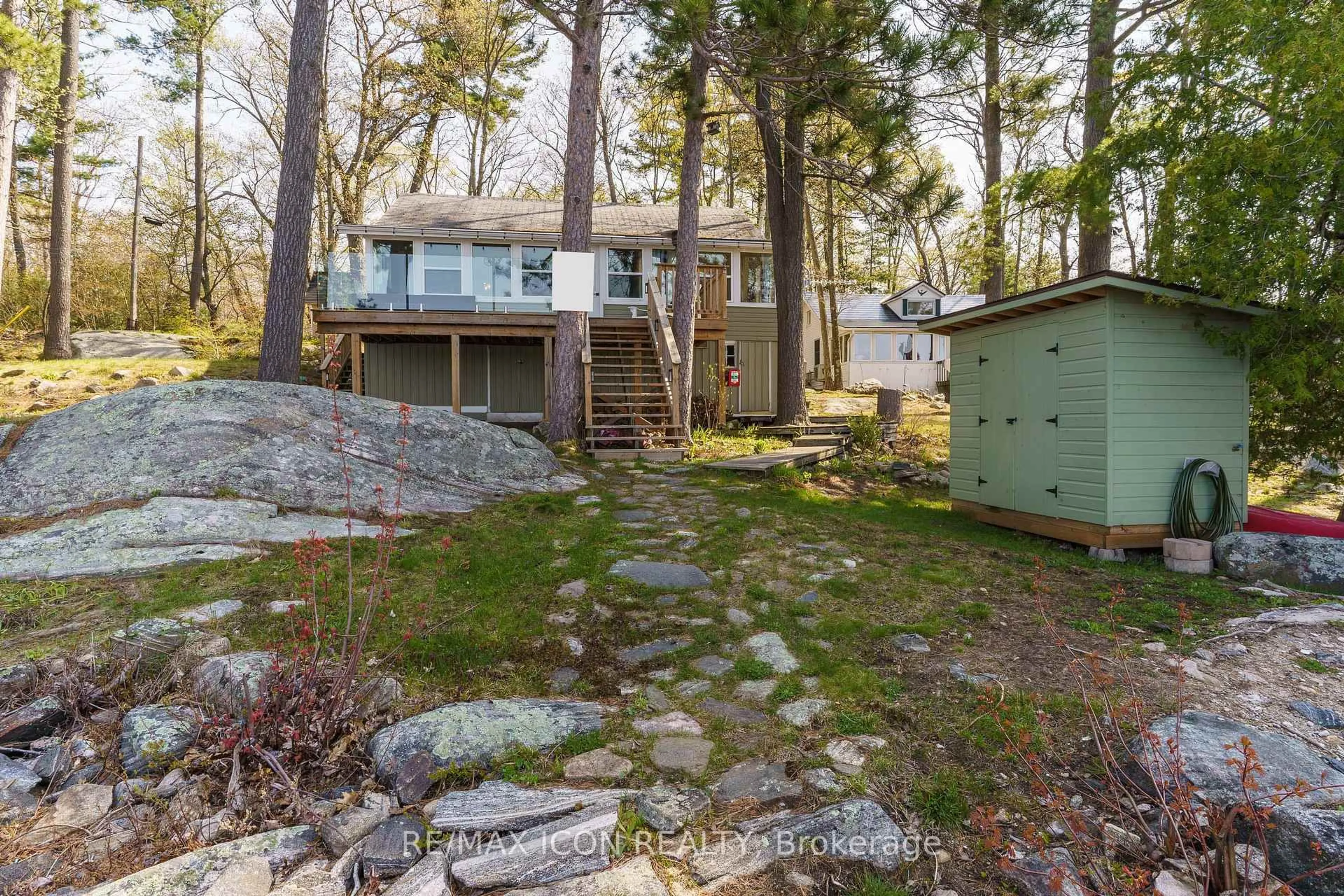 A pic from outside/outdoor area/front of a property/back of a property/a pic from drone, water/lake/river/ocean view for 99 Bala Park Island N/A, Muskoka Lakes Ontario P0C 1A0
