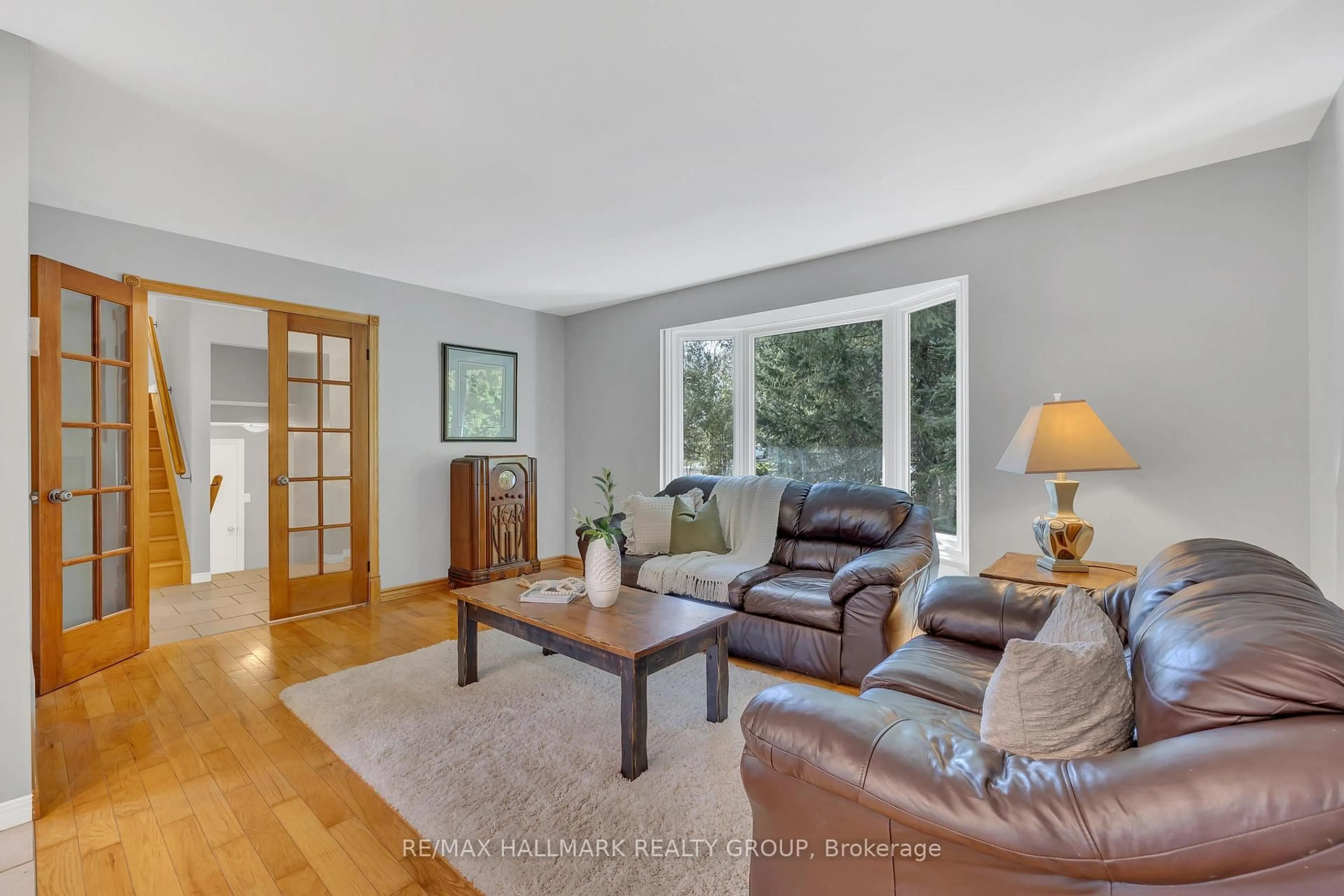 Living room with furniture, wood/laminate floor for 215 Des Bois Dr, Russell Ontario K4R 1C4
