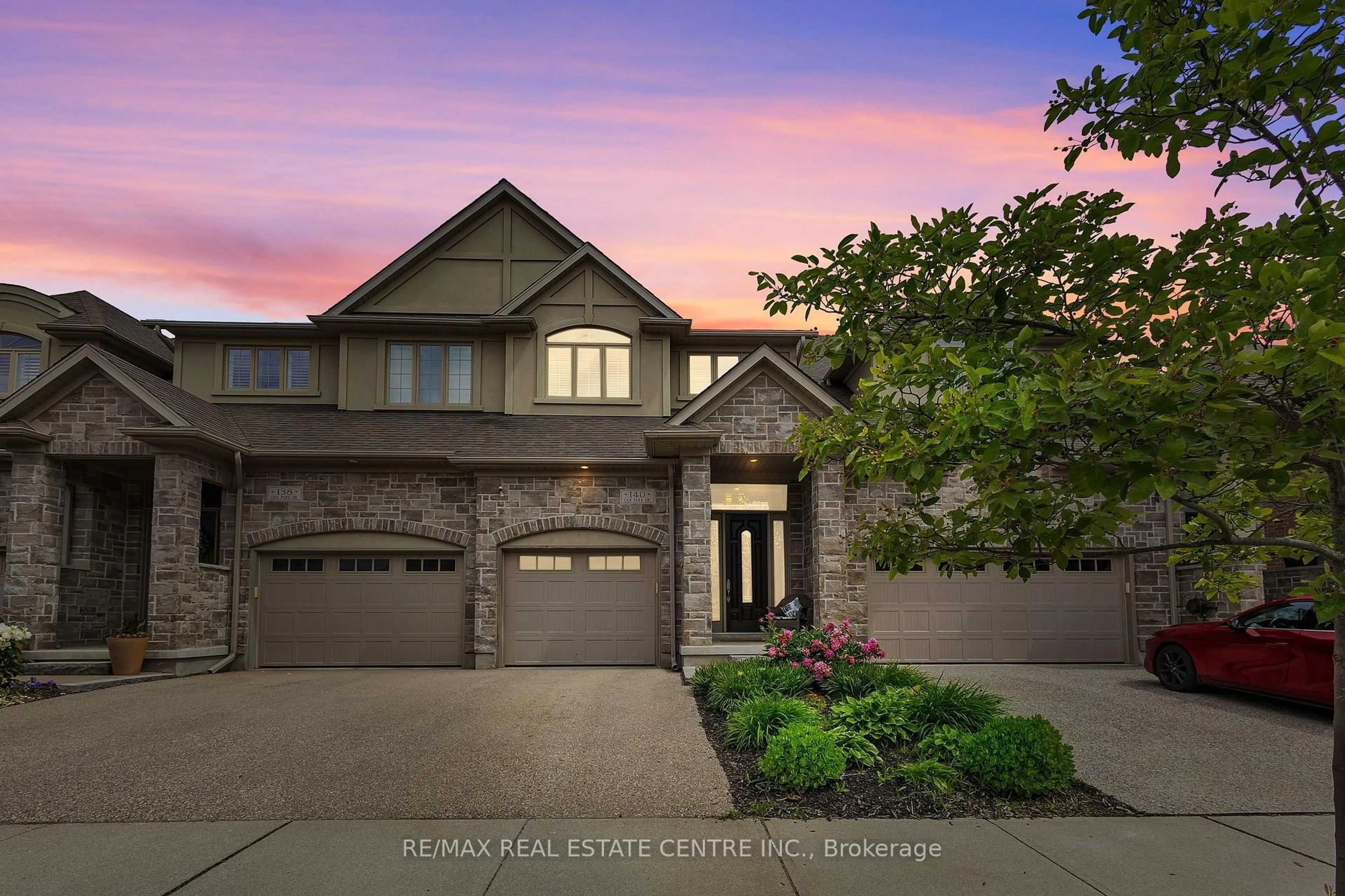 Home with brick exterior material, street for 140 OAK PARK Dr, Waterloo Ontario N2K 0B3