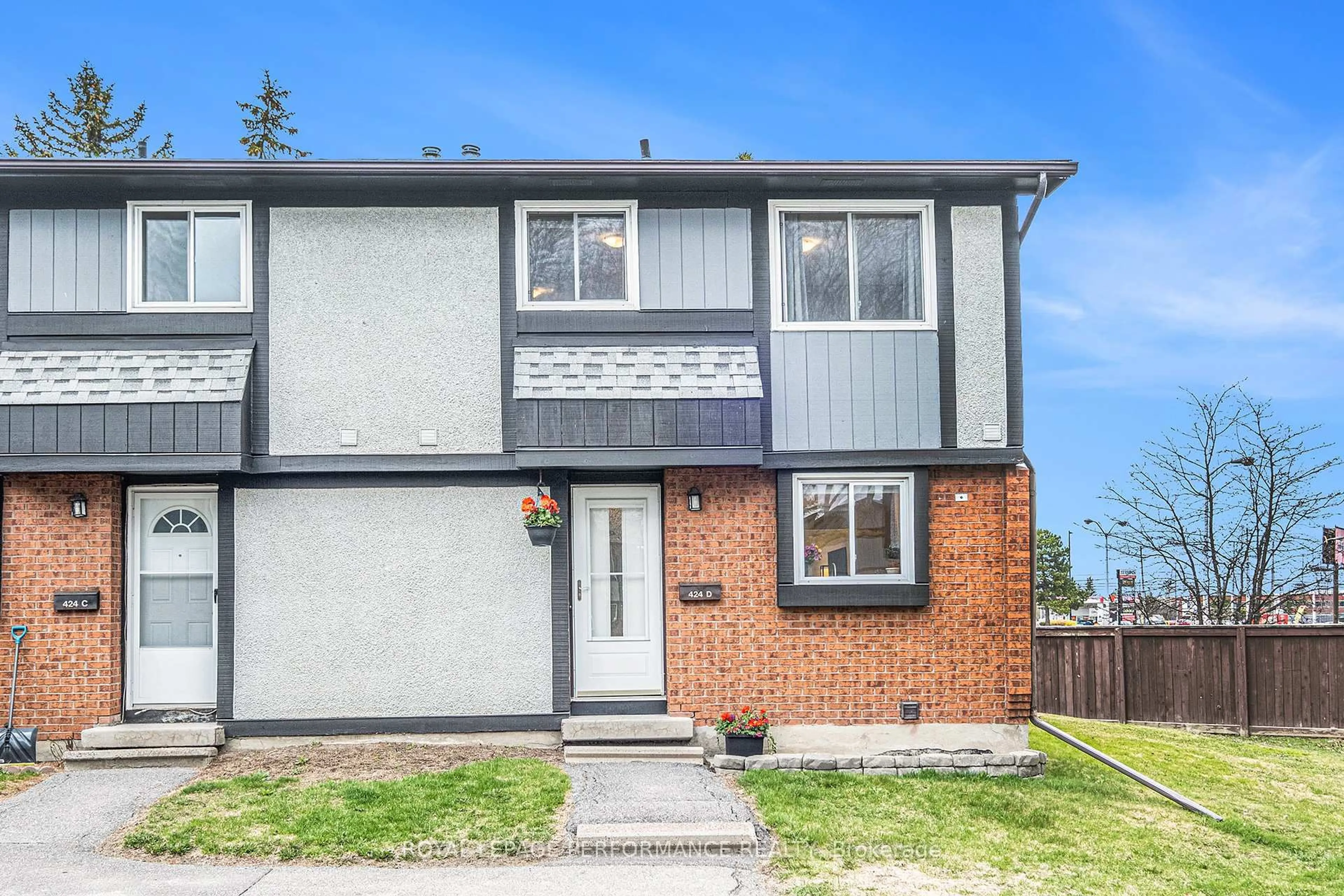 Home with vinyl exterior material, street for 424 Moodie Dr #D, Ottawa Ontario K2H 8A6