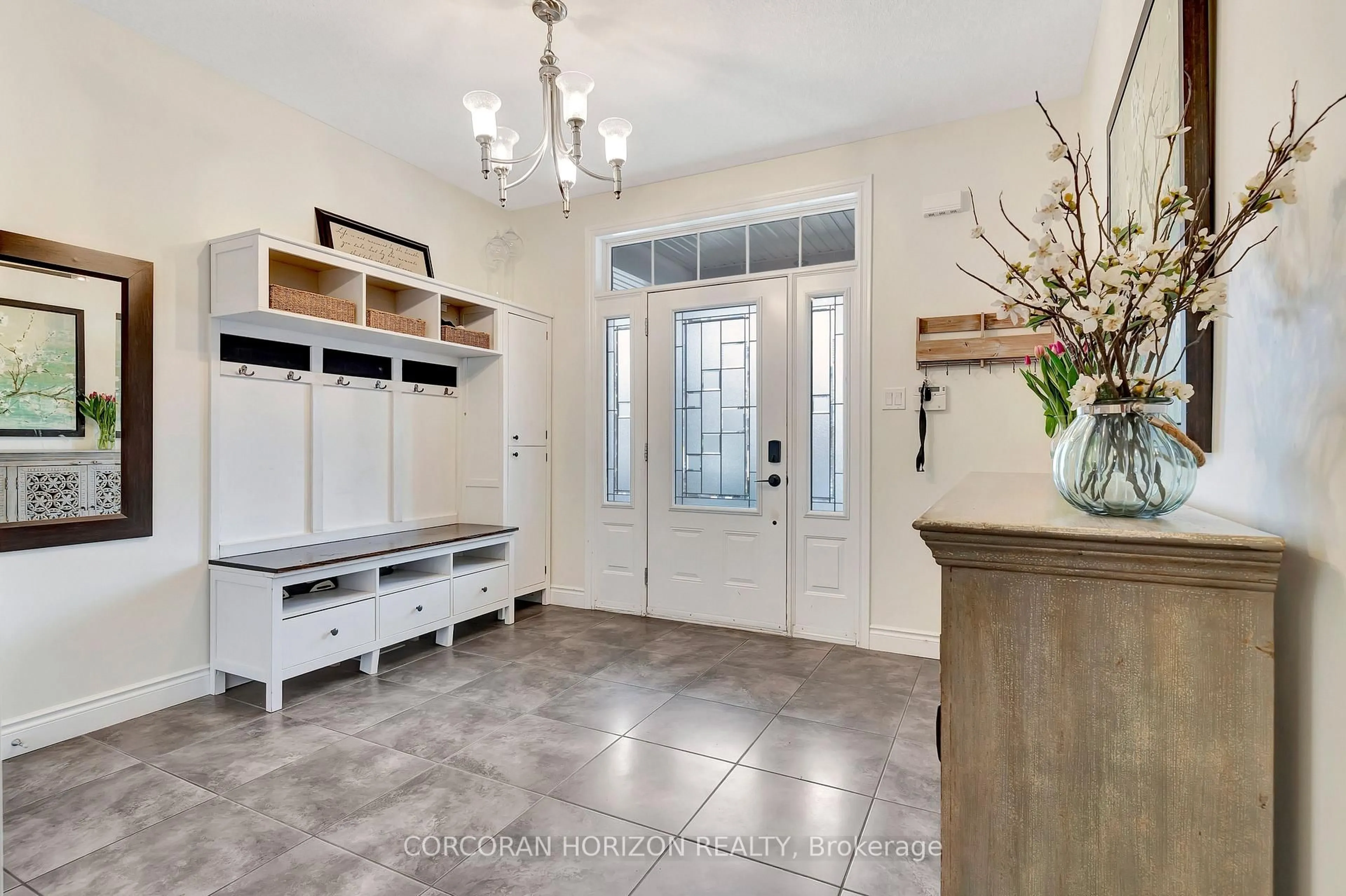 Indoor entryway for 28 Cox St, Cambridge Ontario N1S 0A3