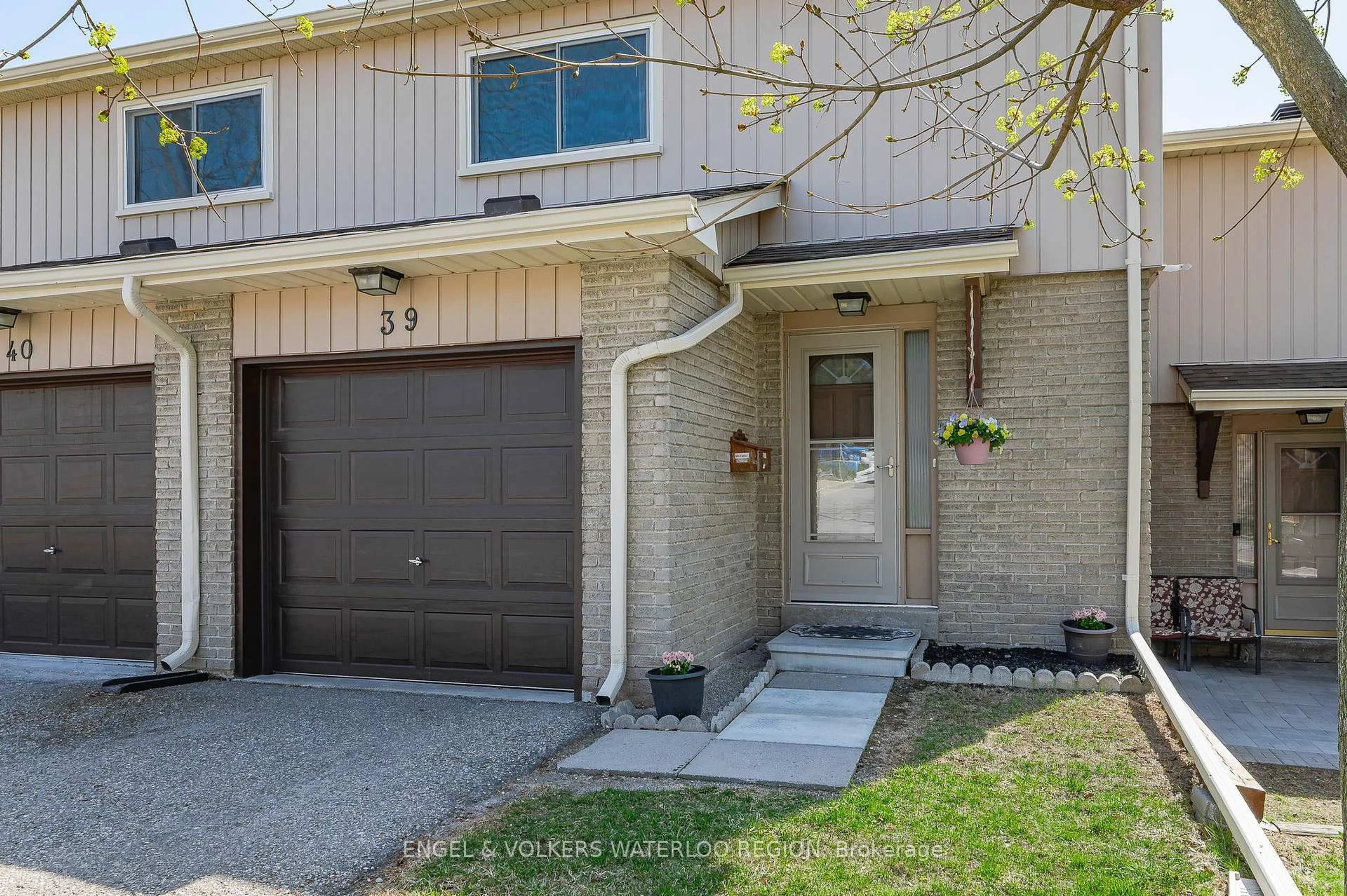 Home with brick exterior material, street for 51 Paulander Dr #39, Kitchener Ontario N2M 5E5