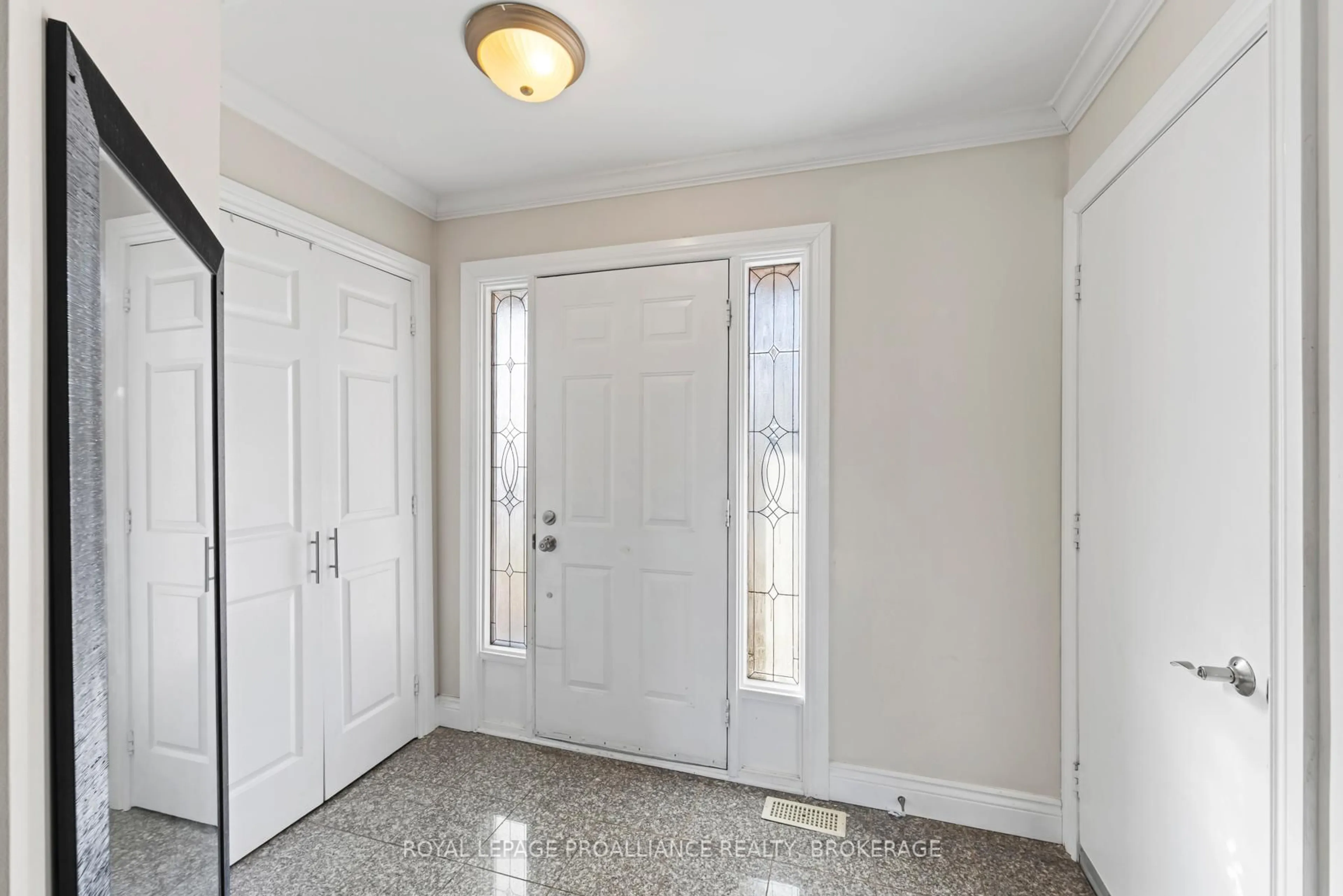 Indoor entryway for 1098 King St #29, Kingston Ontario K7M 8J1