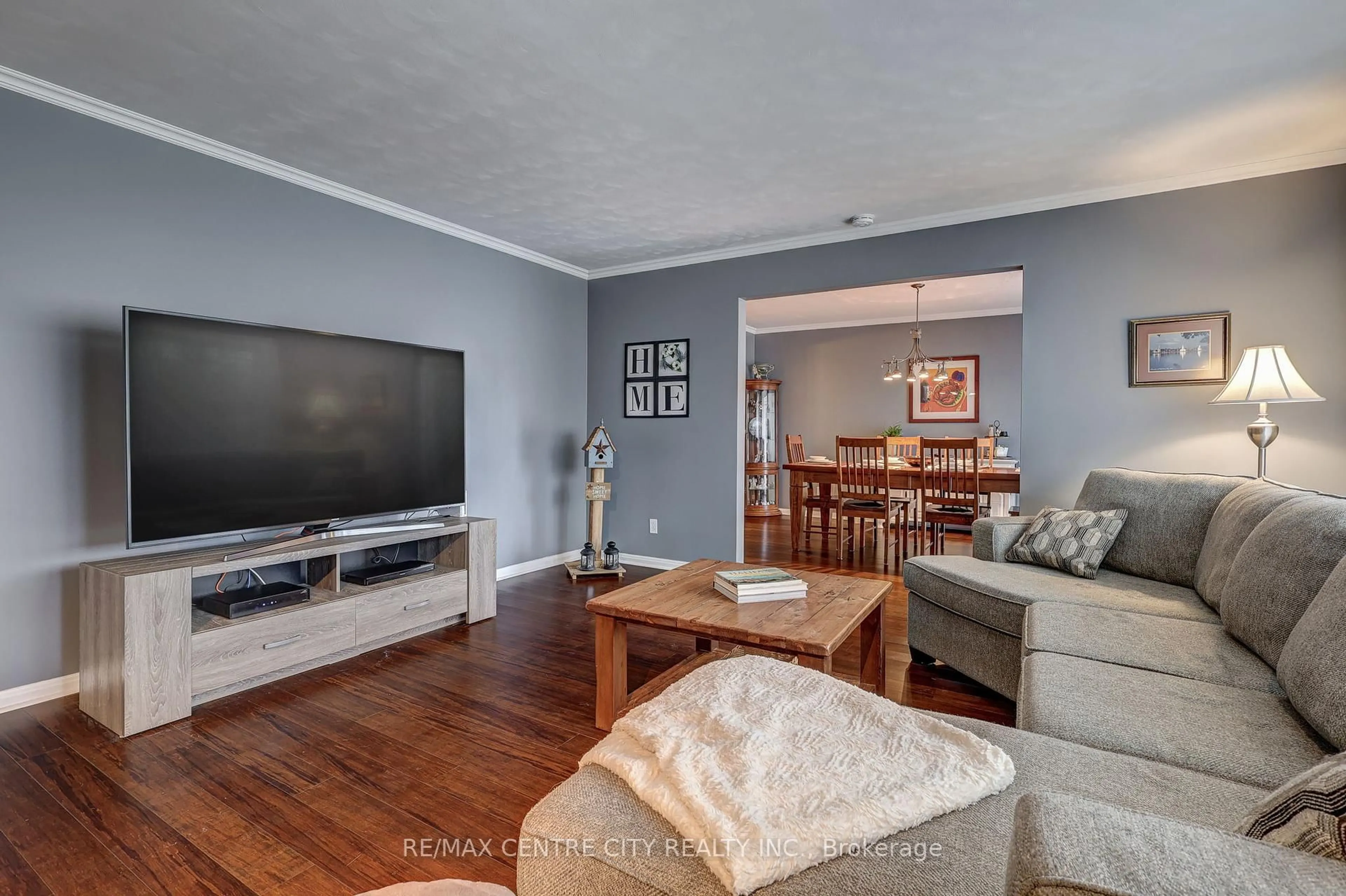 Living room with furniture, wood/laminate floor for 9255 West St, Bayham Ontario N0J 1Y0