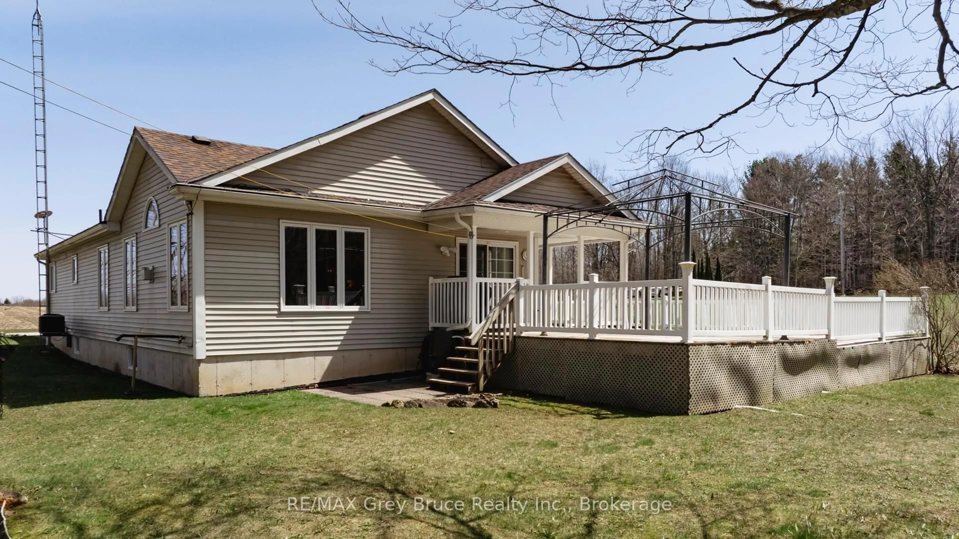 Home with vinyl exterior material, street for 720291 20 Sdrd, Chatsworth Ontario N0H 1R0