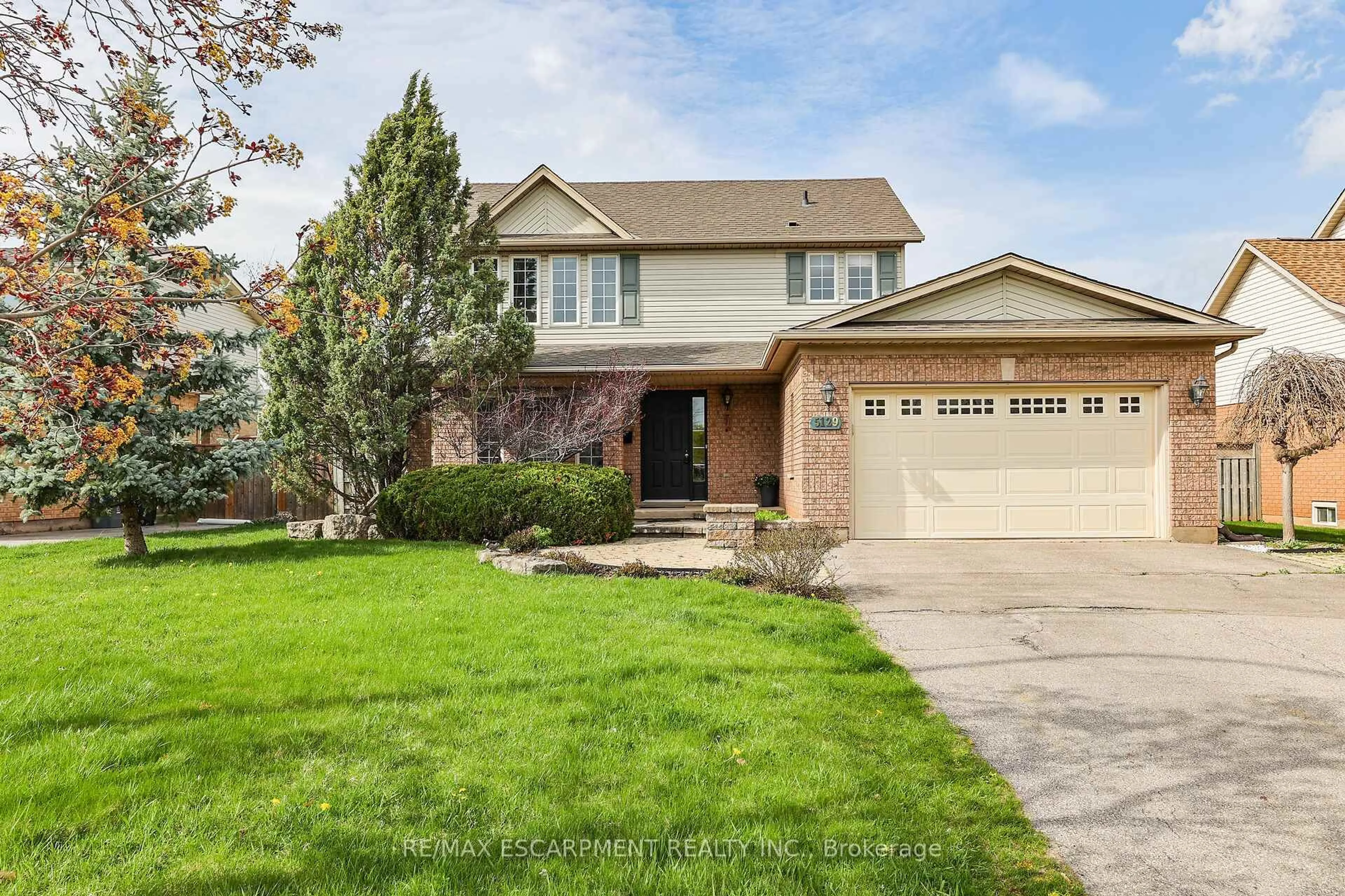 Home with brick exterior material, street for 5129 Crimson King Way, Lincoln Ontario L3J 0J2