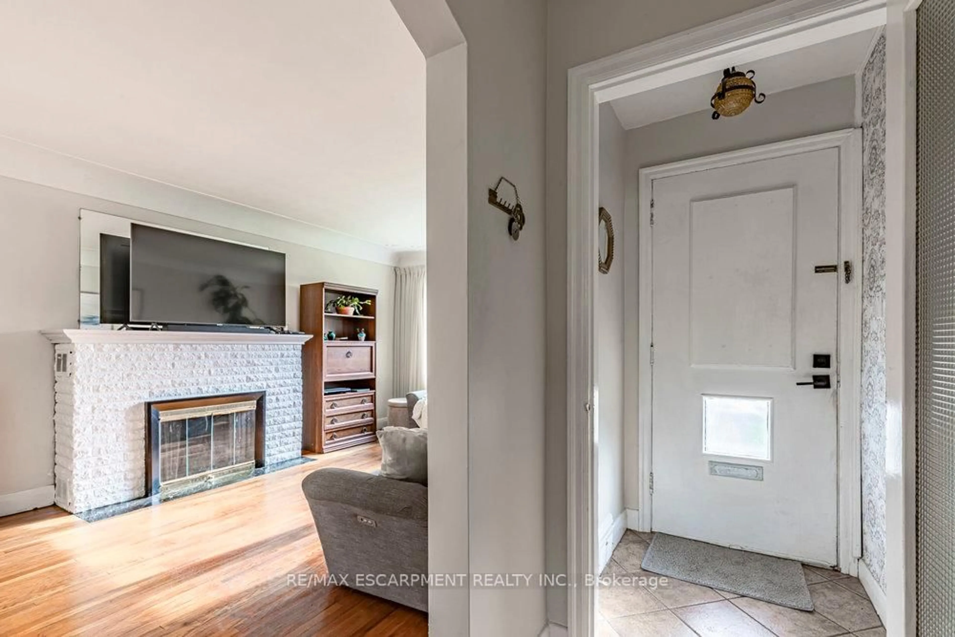 Unknown for 14 Danbury St, Hamilton Ontario L9H 4P5
