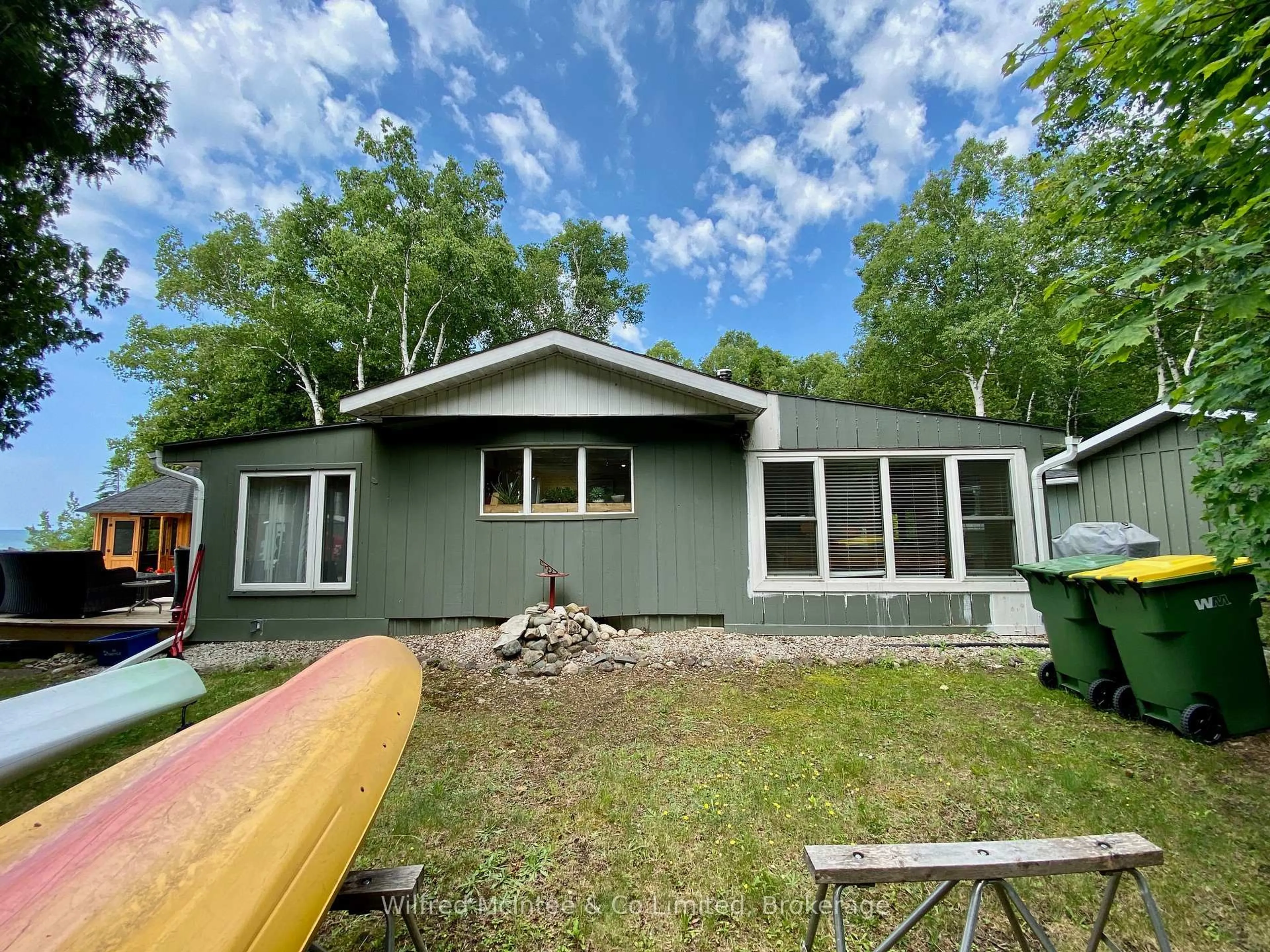 Home with vinyl exterior material, water/lake/river/ocean view for 915 BRUCE ROAD 13 Rd, Native Leased Lands Ontario N0H 2L0