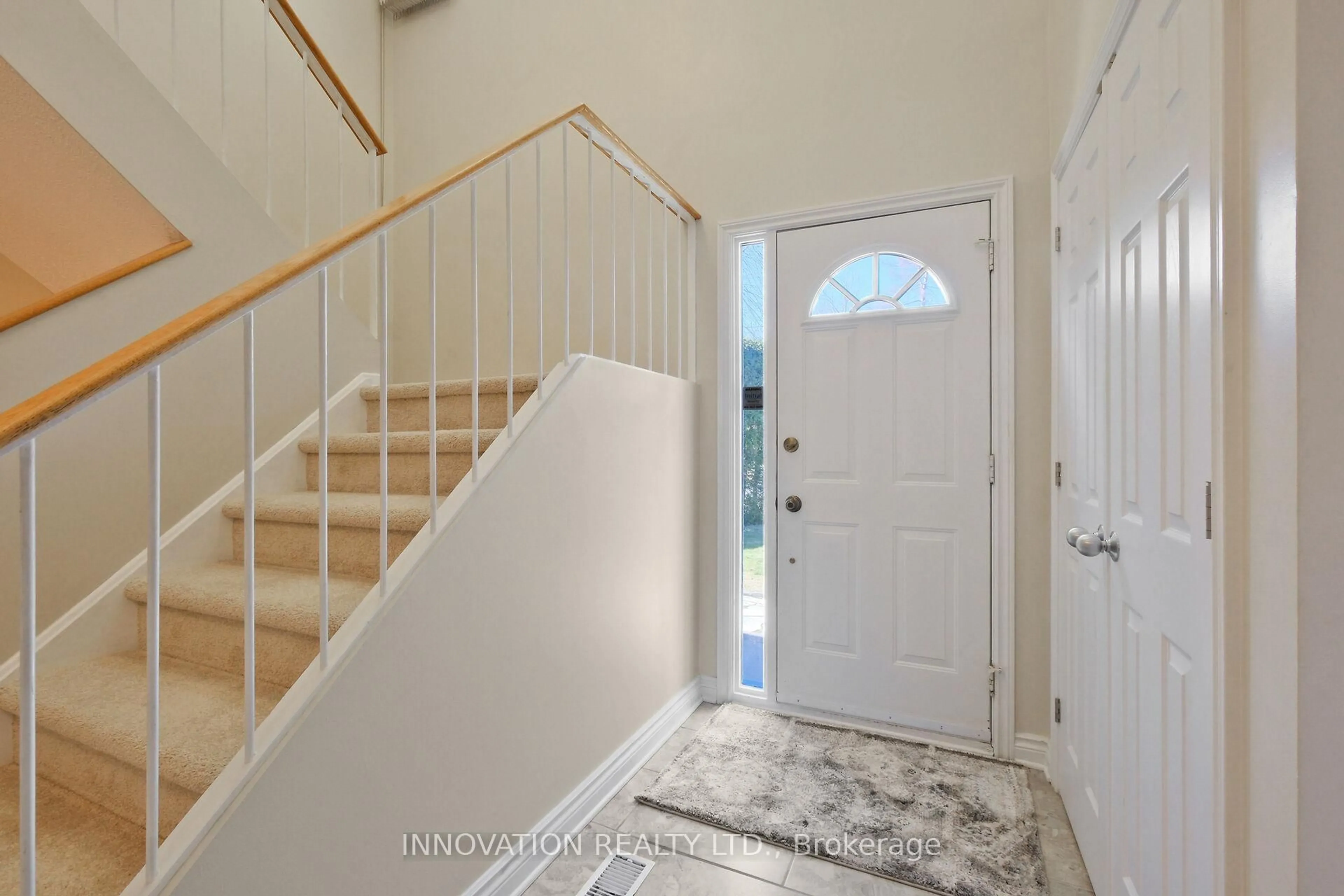 Indoor entryway for 12 Selwyn Cres, Ottawa Ontario K2K 1N8