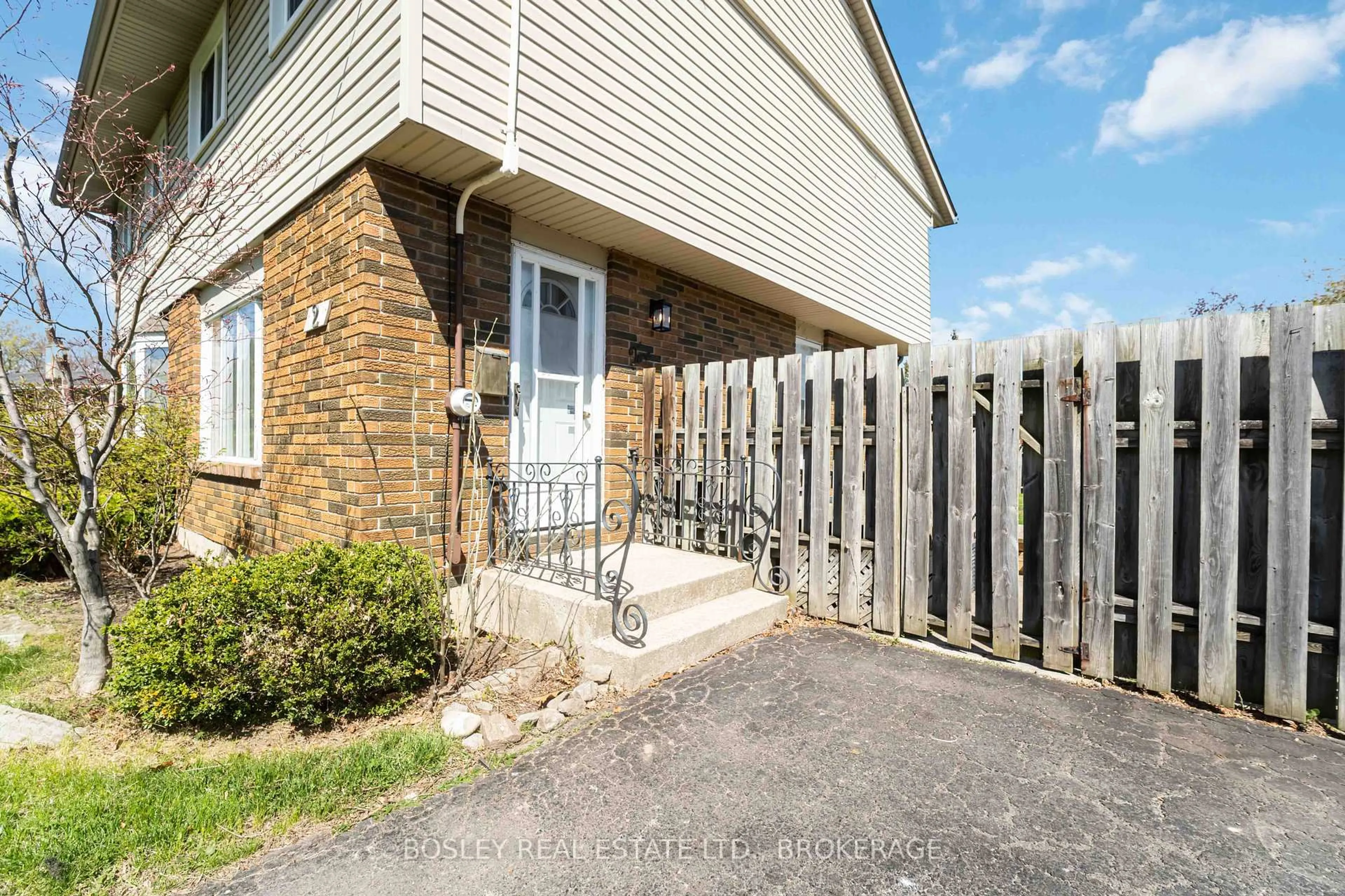 Unknown for 2 CRESCENTWOOD Dr, St. Catharines Ontario L2N 4K8