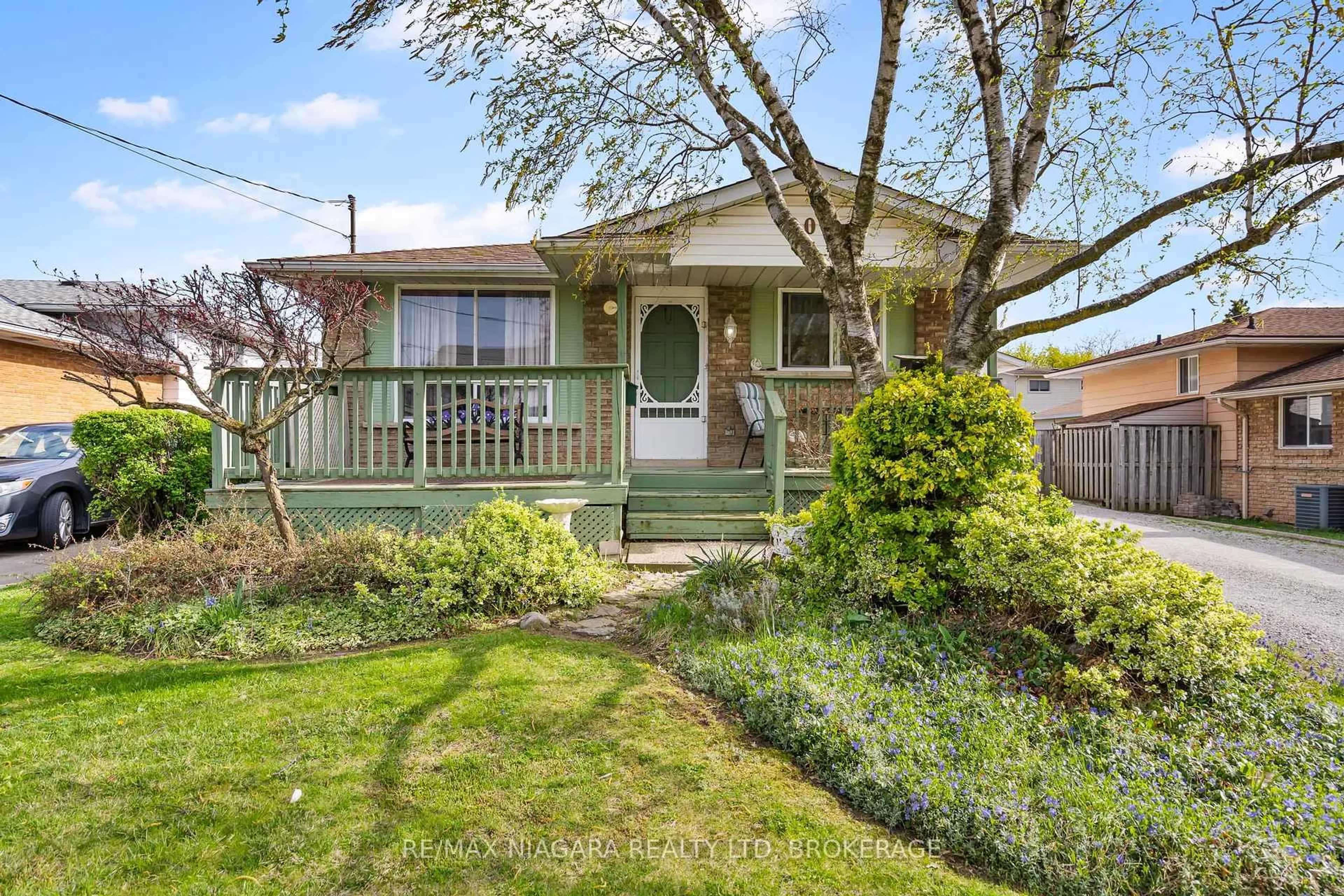 Unknown for 20 Brackencrest Rd, St. Catharines Ontario L2P 3K8