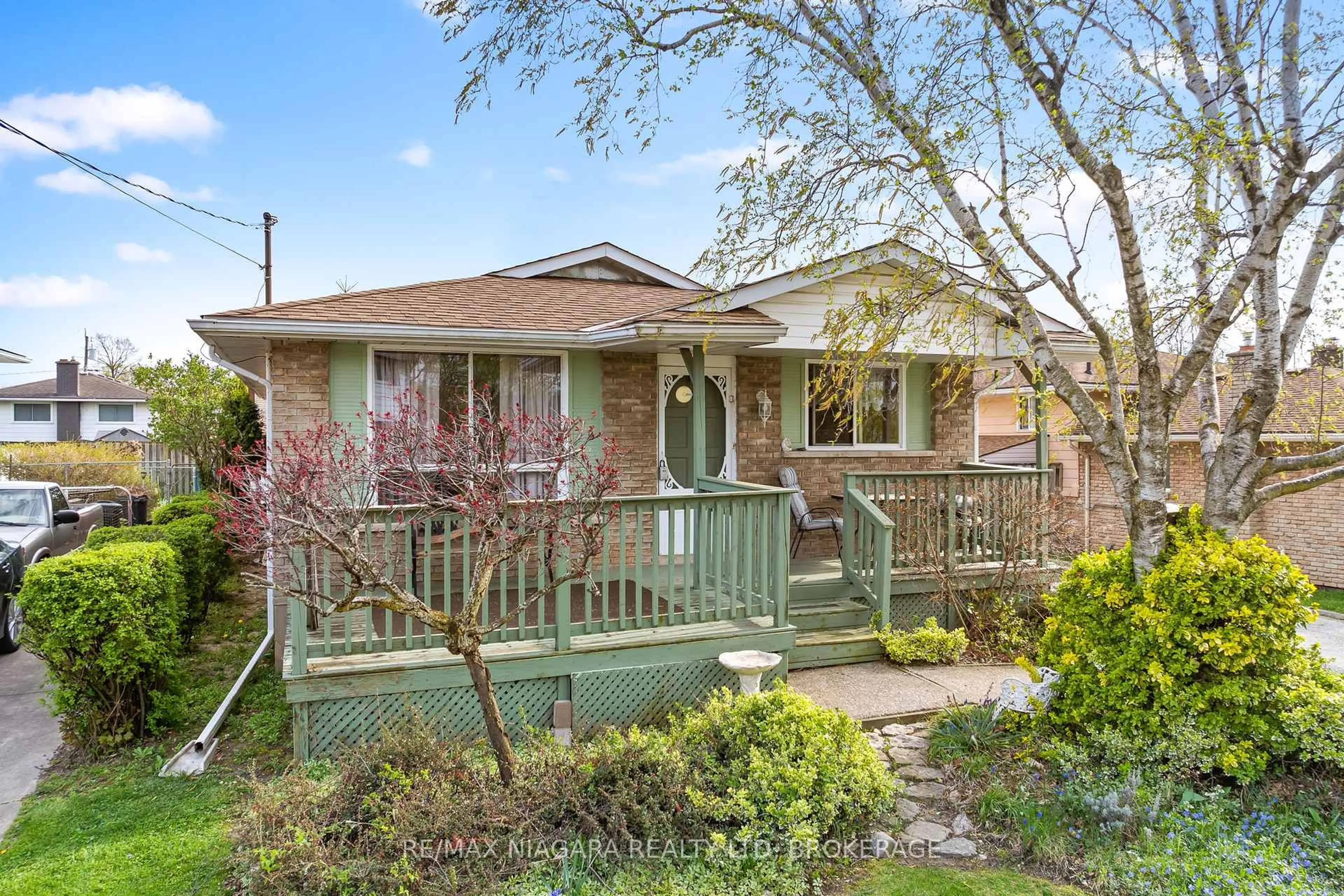 Unknown for 20 Brackencrest Rd, St. Catharines Ontario L2P 3K8