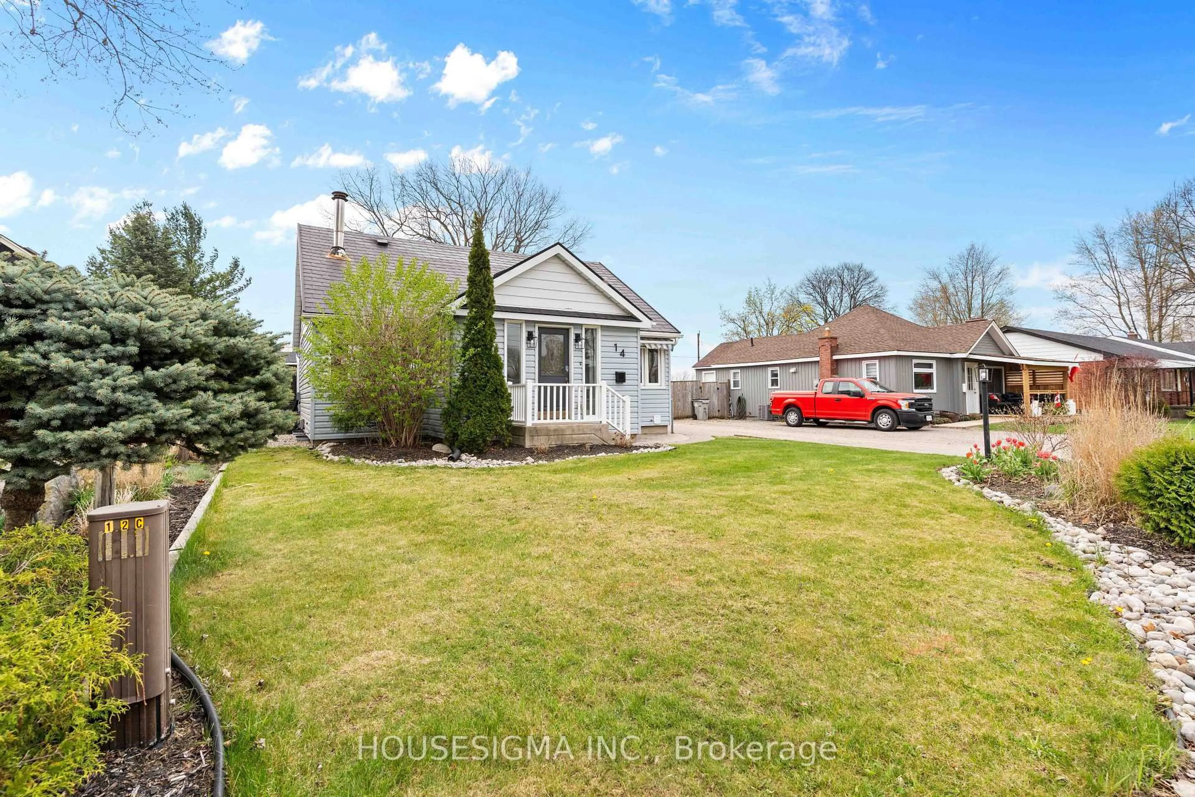 A pic from outside/outdoor area/front of a property/back of a property/a pic from drone, street for 14 Carroll St, Strathroy Caradoc Ontario N7G 1A8
