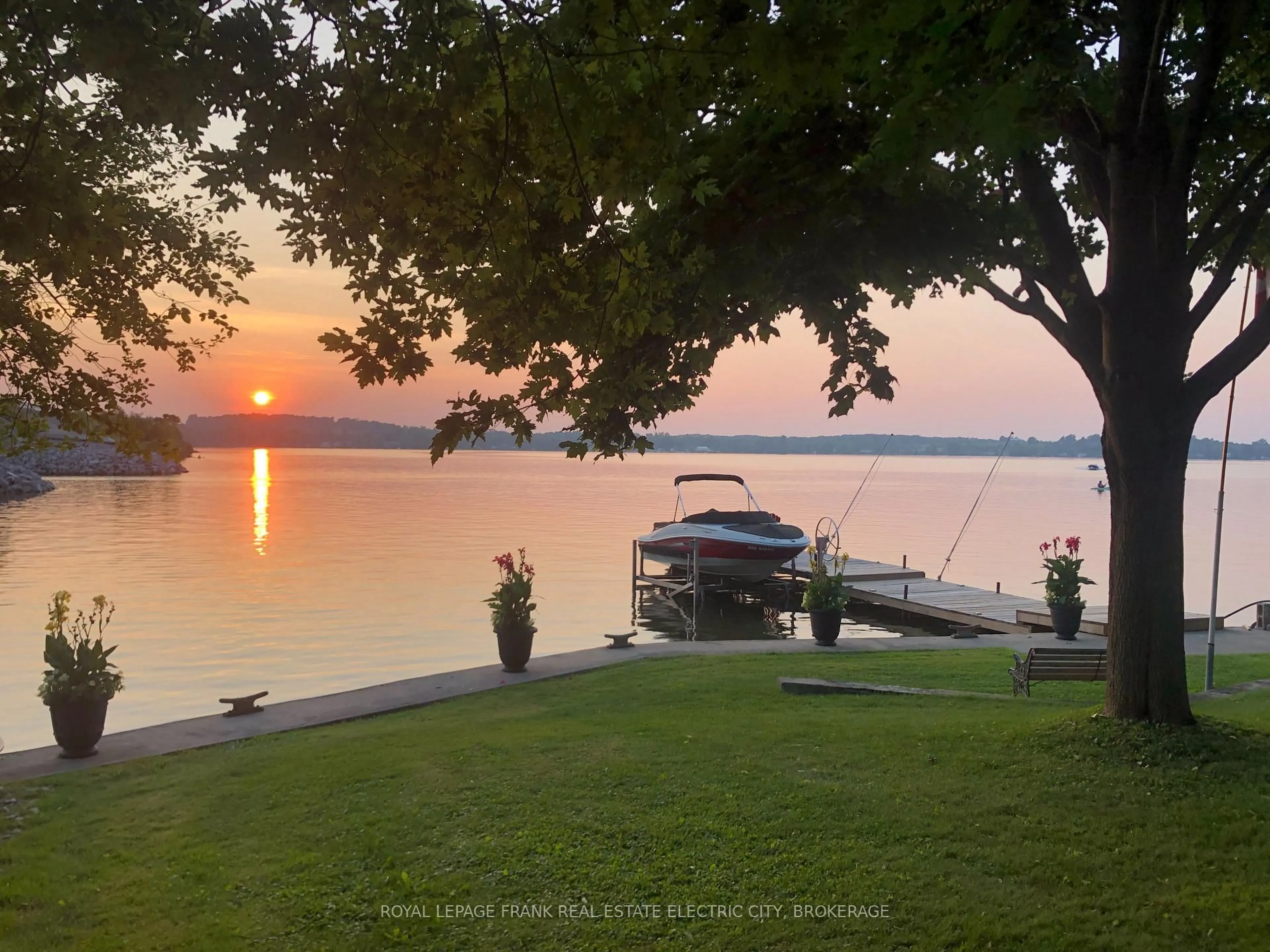 A pic from outside/outdoor area/front of a property/back of a property/a pic from drone, water/lake/river/ocean view for 910 Kelly Blvd, Selwyn Ontario K0L 1H0