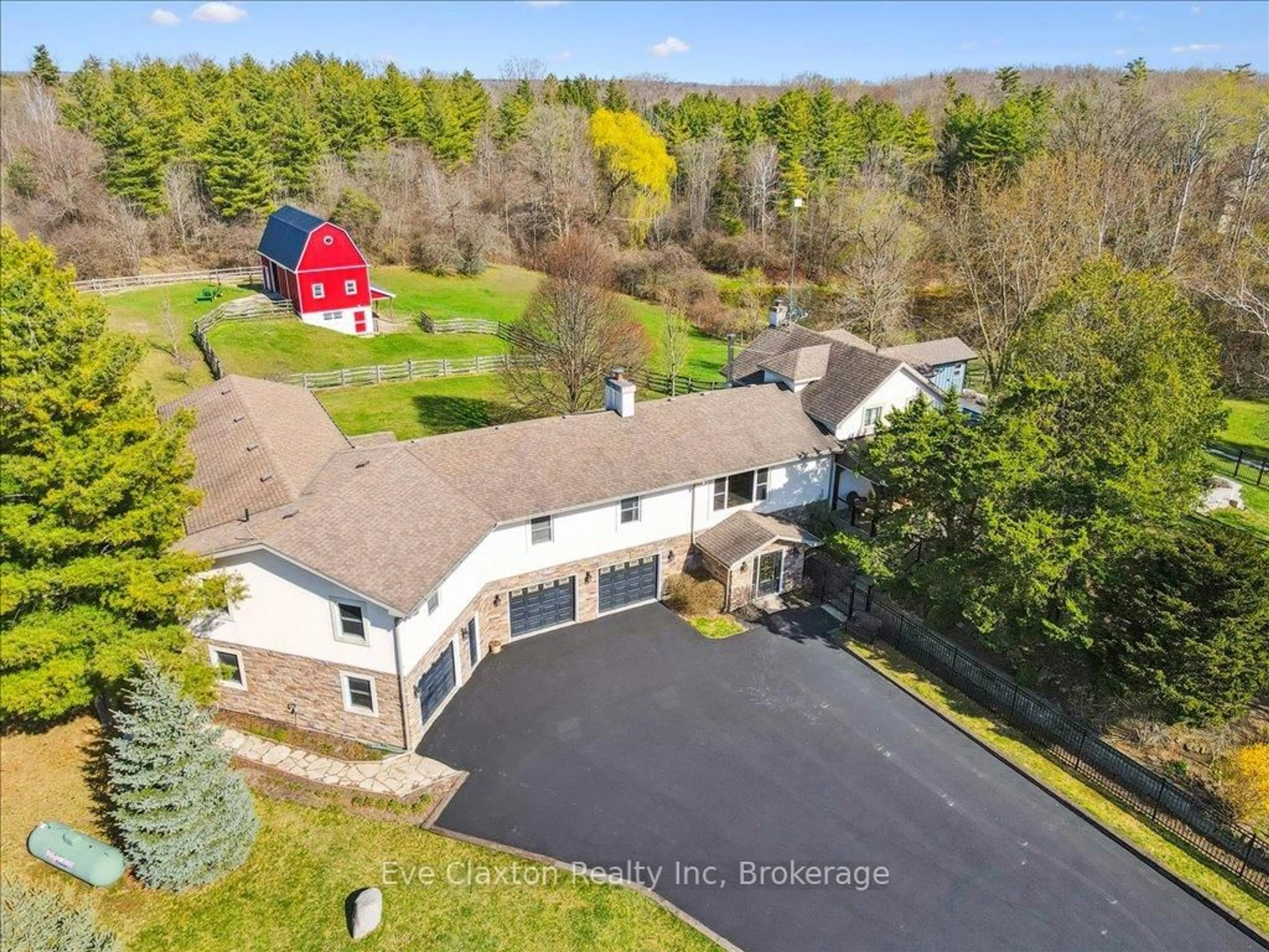 A pic from outside/outdoor area/front of a property/back of a property/a pic from drone, unknown for 4337 Sideroad 10 Sdrd, Puslinch Ontario L3Z 2A5