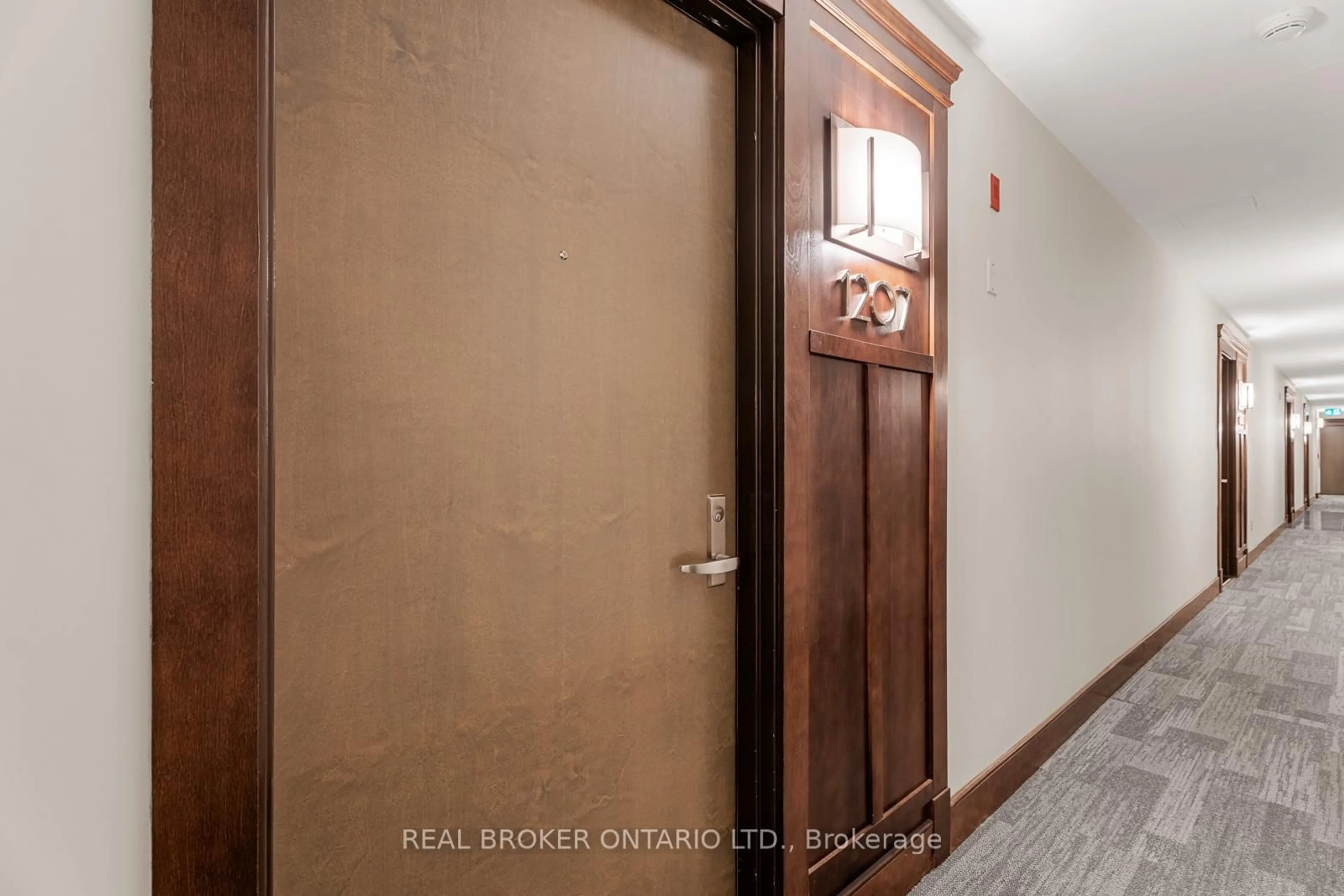 Indoor foyer for 200 Besserer St #1207, Ottawa Ontario K1N 0A7