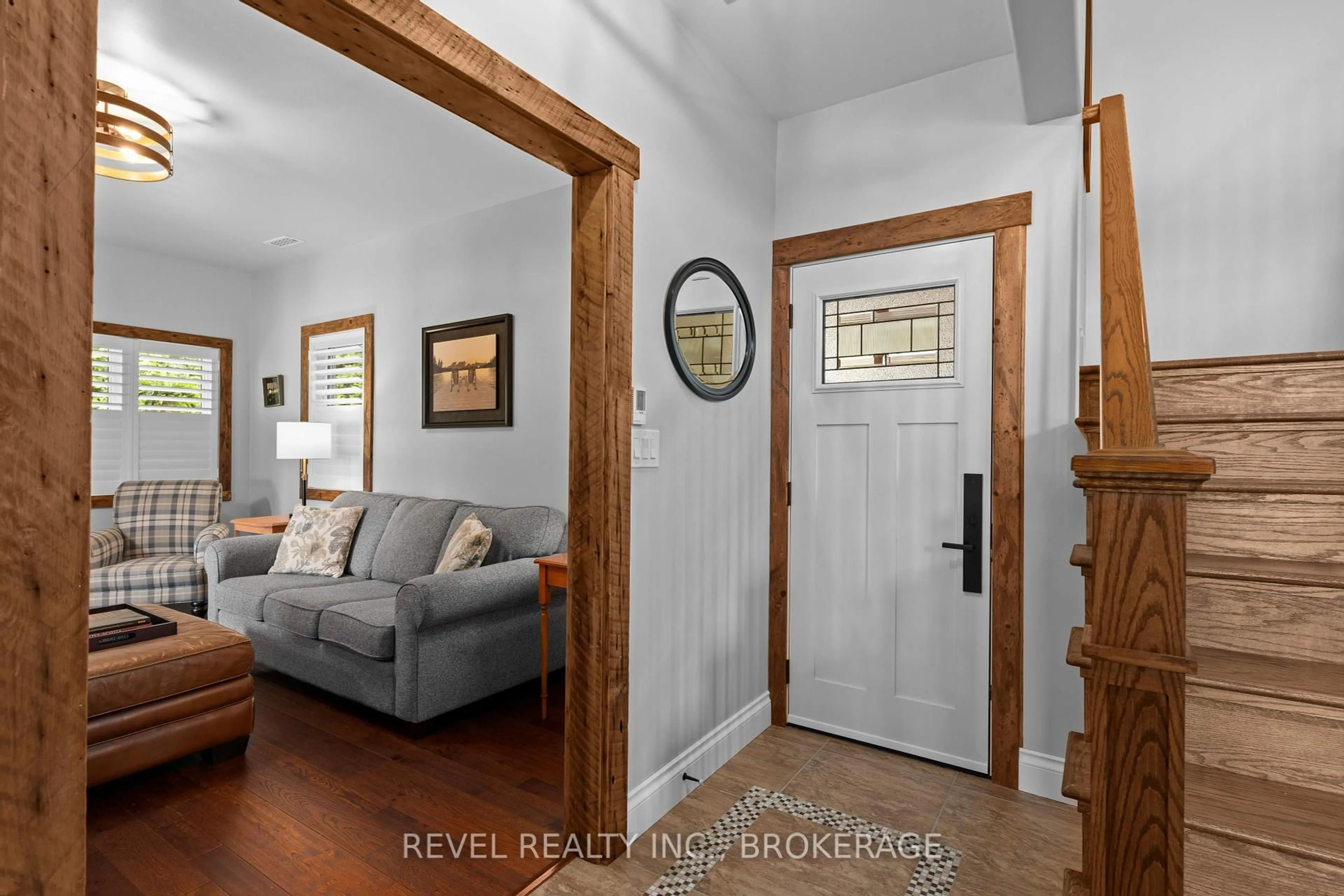Indoor entryway for 4078 Hideaway Lane, Battersea Ontario K0H 1H0