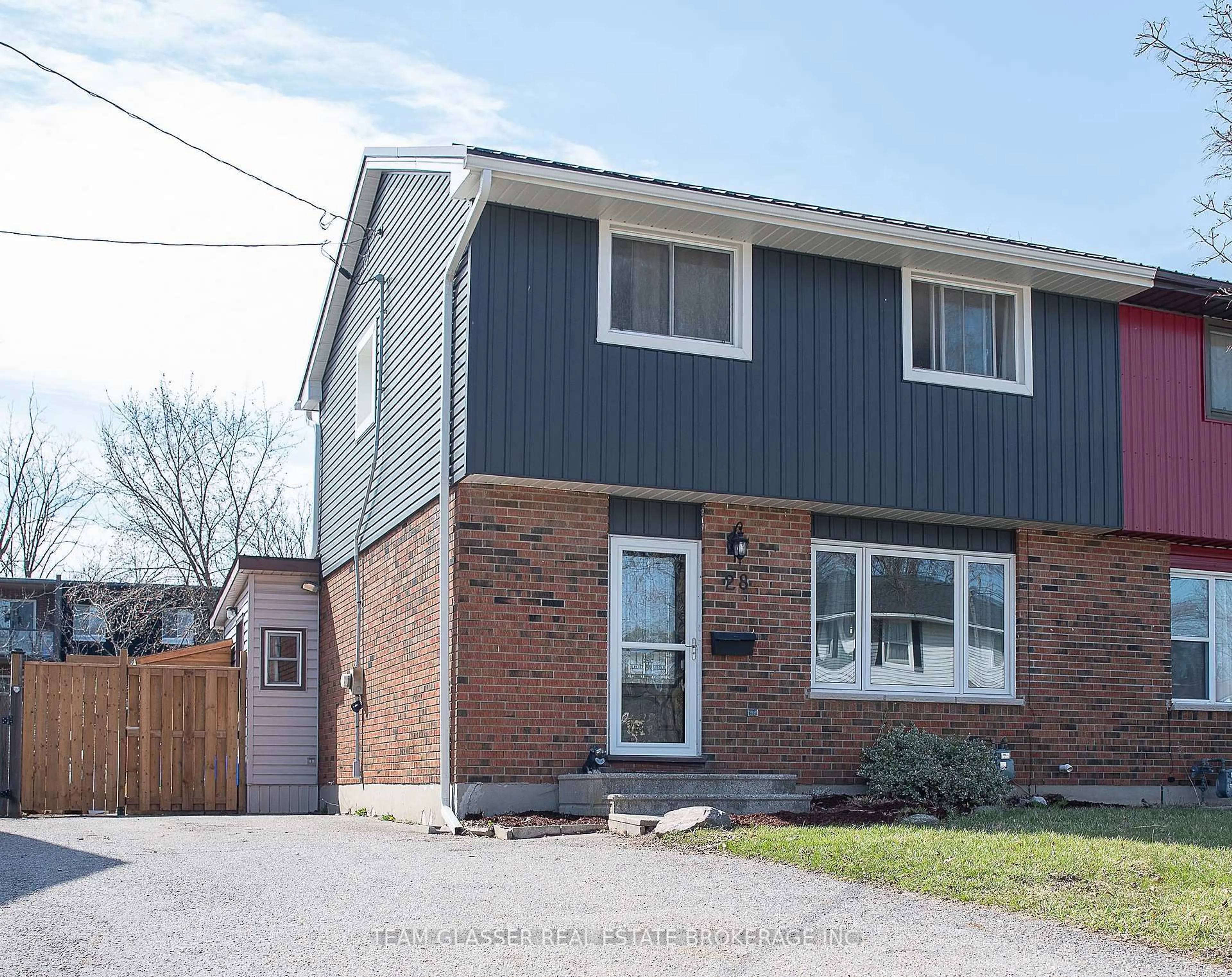 Home with brick exterior material, street for 28 PARKVIEW Hts, Aylmer Ontario N5H 2J8