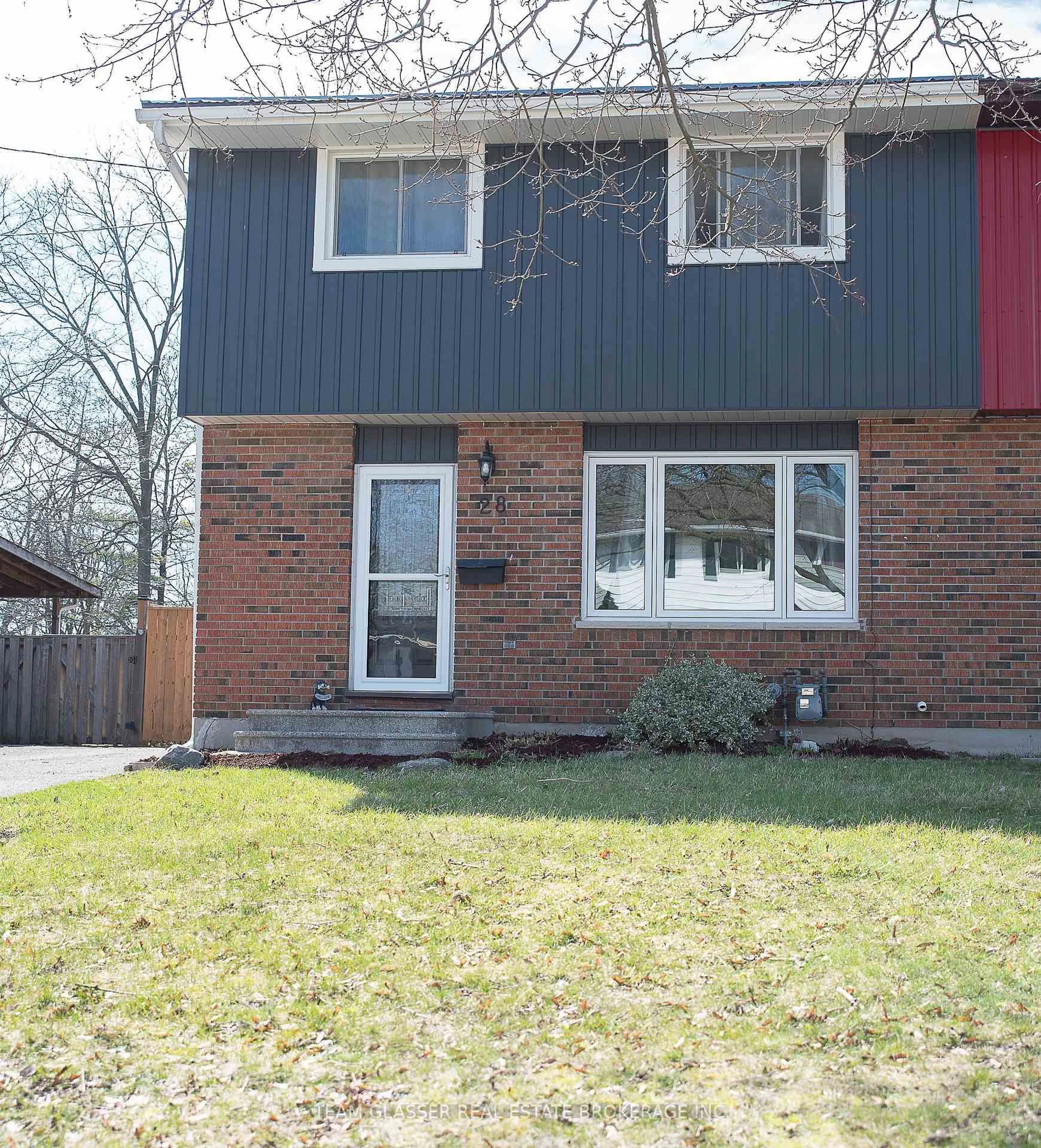 Home with brick exterior material, street for 28 PARKVIEW Hts, Aylmer Ontario N5H 2J8