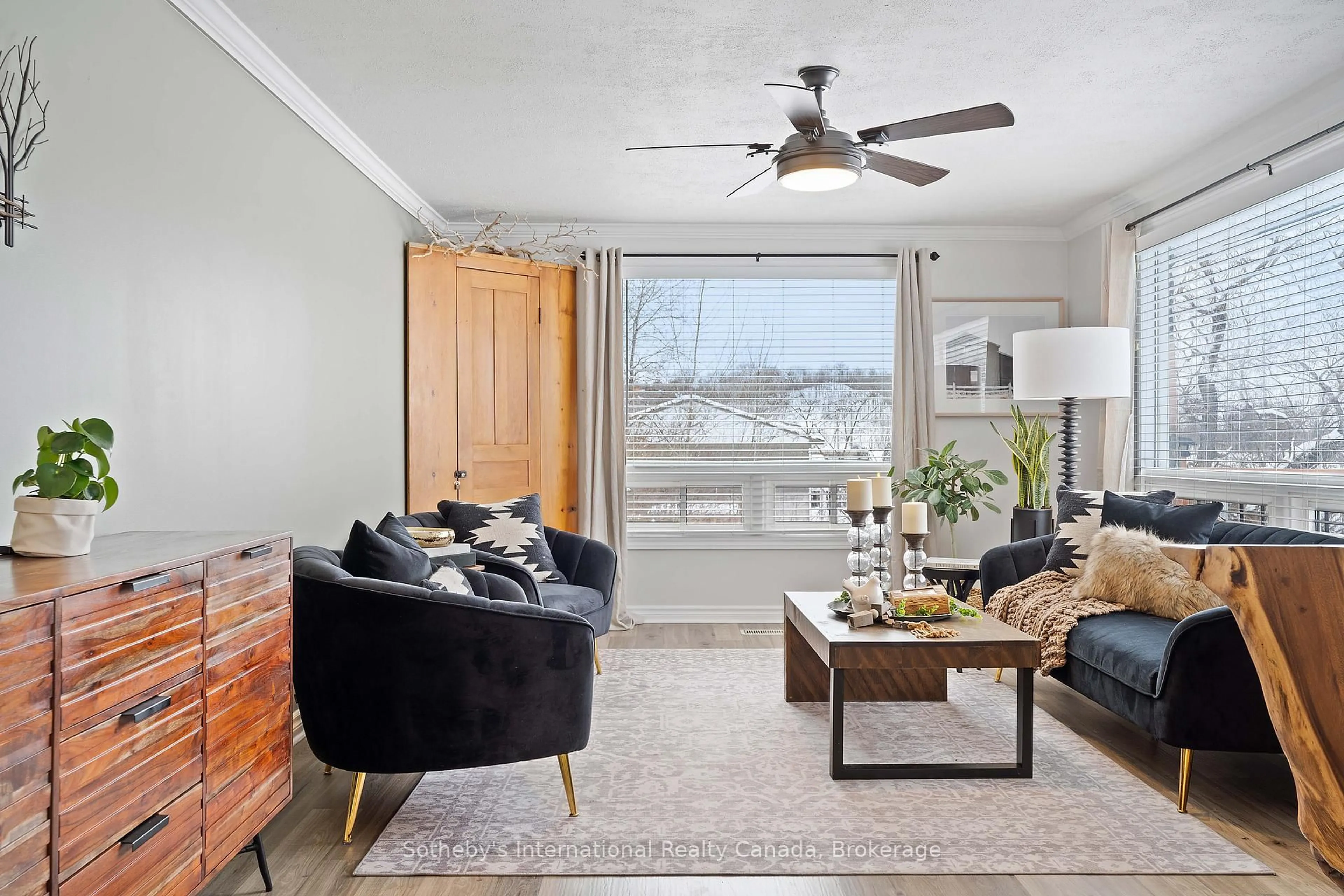 Living room with furniture, wood/laminate floor for 26 Cairns Cres, Huntsville Ontario P1H 1Y3