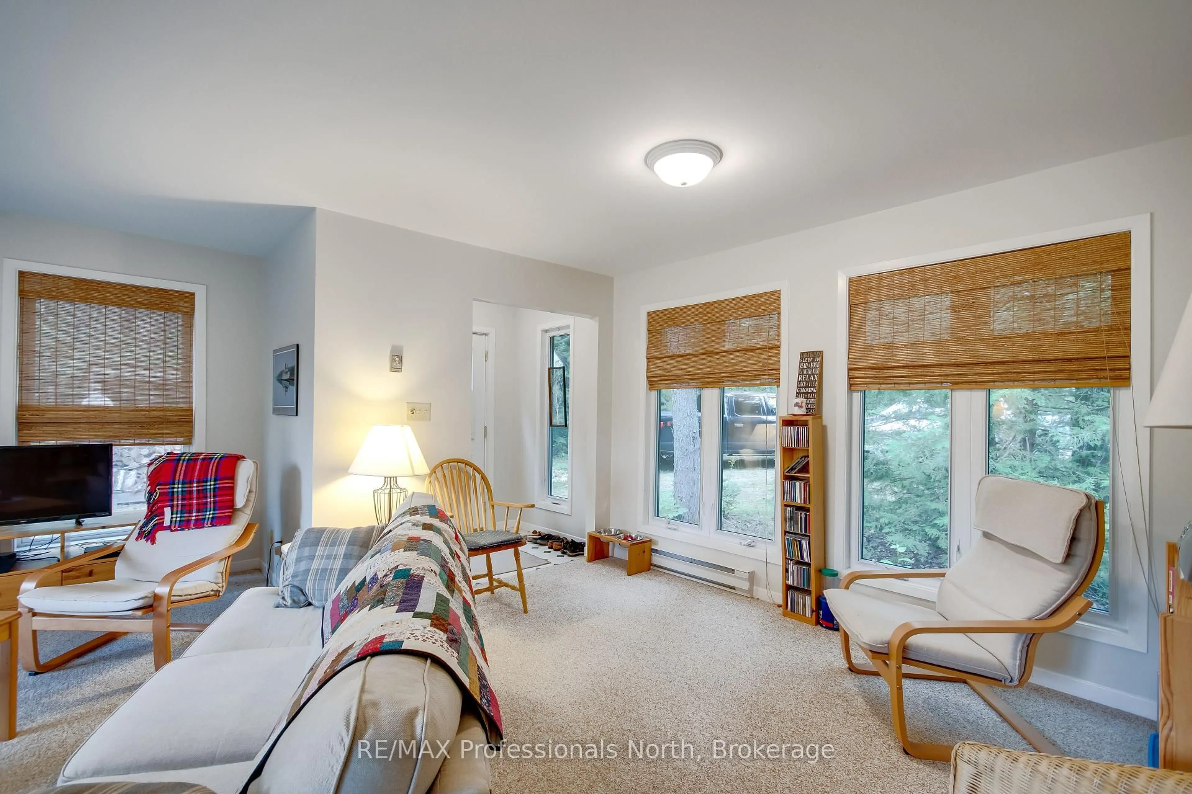 Living room with furniture, unknown for 1299 Dickie Lake Rd, Lake of Bays Ontario P0B 1A0