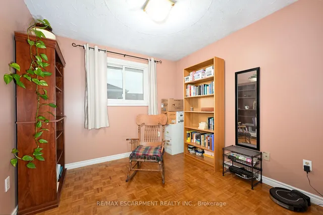 Additional property image - 7 Osgoode Crt