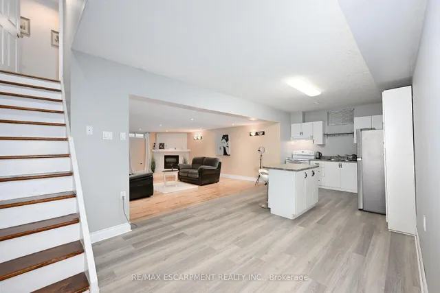 Additional property image - 7 Osgoode Crt