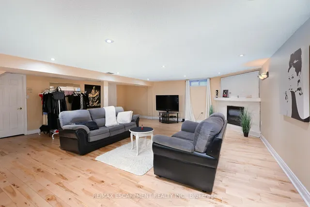 Additional property image - 7 Osgoode Crt