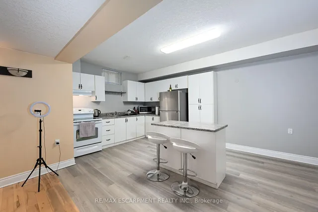 Additional property image - 7 Osgoode Crt