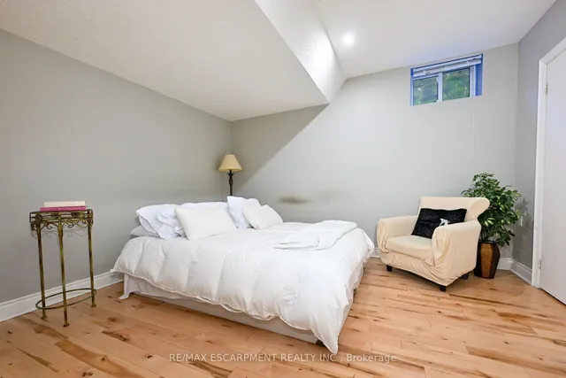 Additional property image - 7 Osgoode Crt