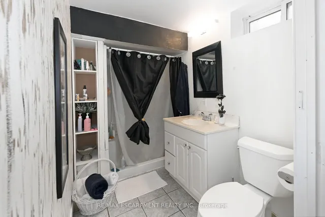 Additional property image - 7 Osgoode Crt