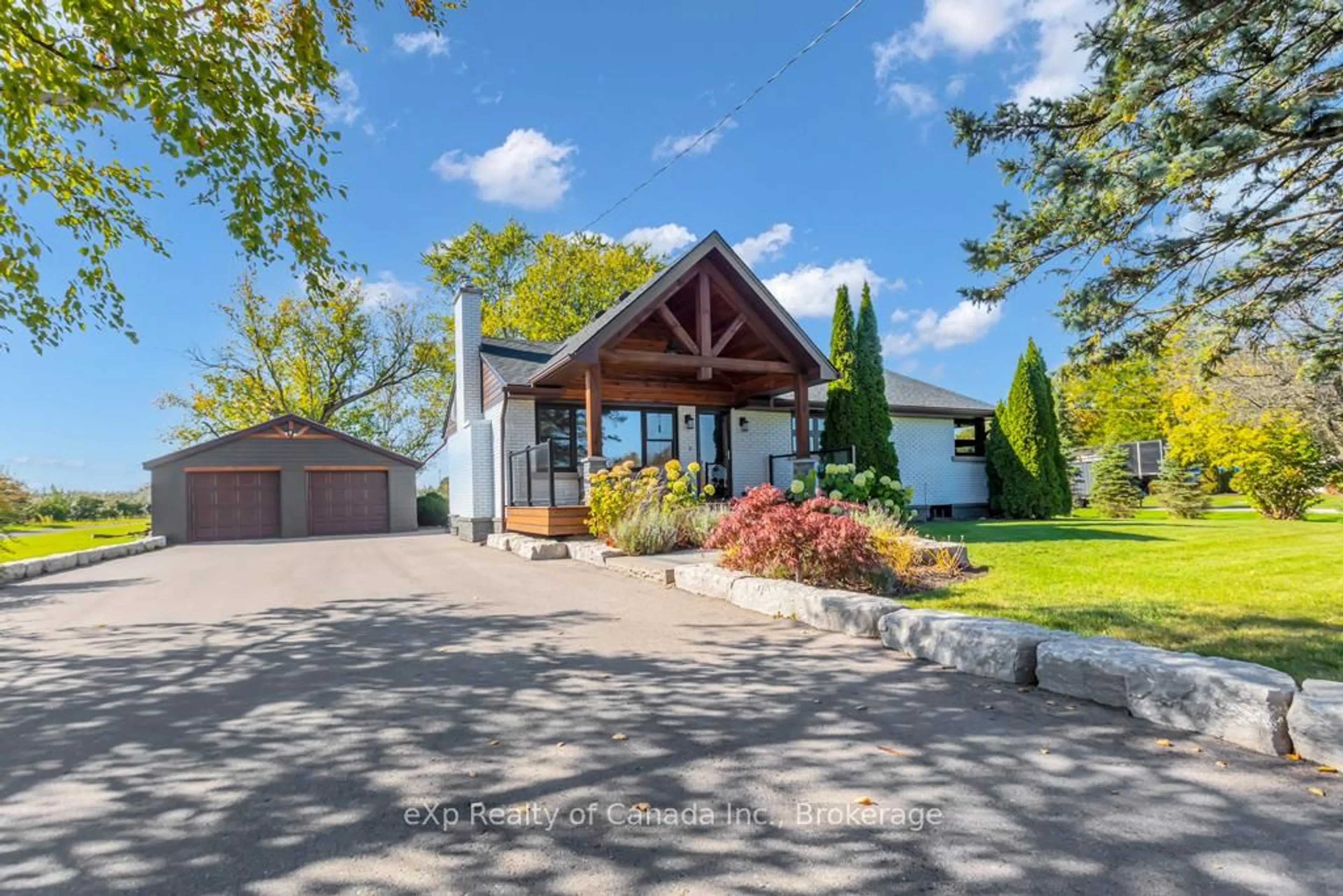 A pic from outside/outdoor area/front of a property/back of a property/a pic from drone, unknown for 905 Blueline Rd, Norfolk Ontario N3Y 4K4