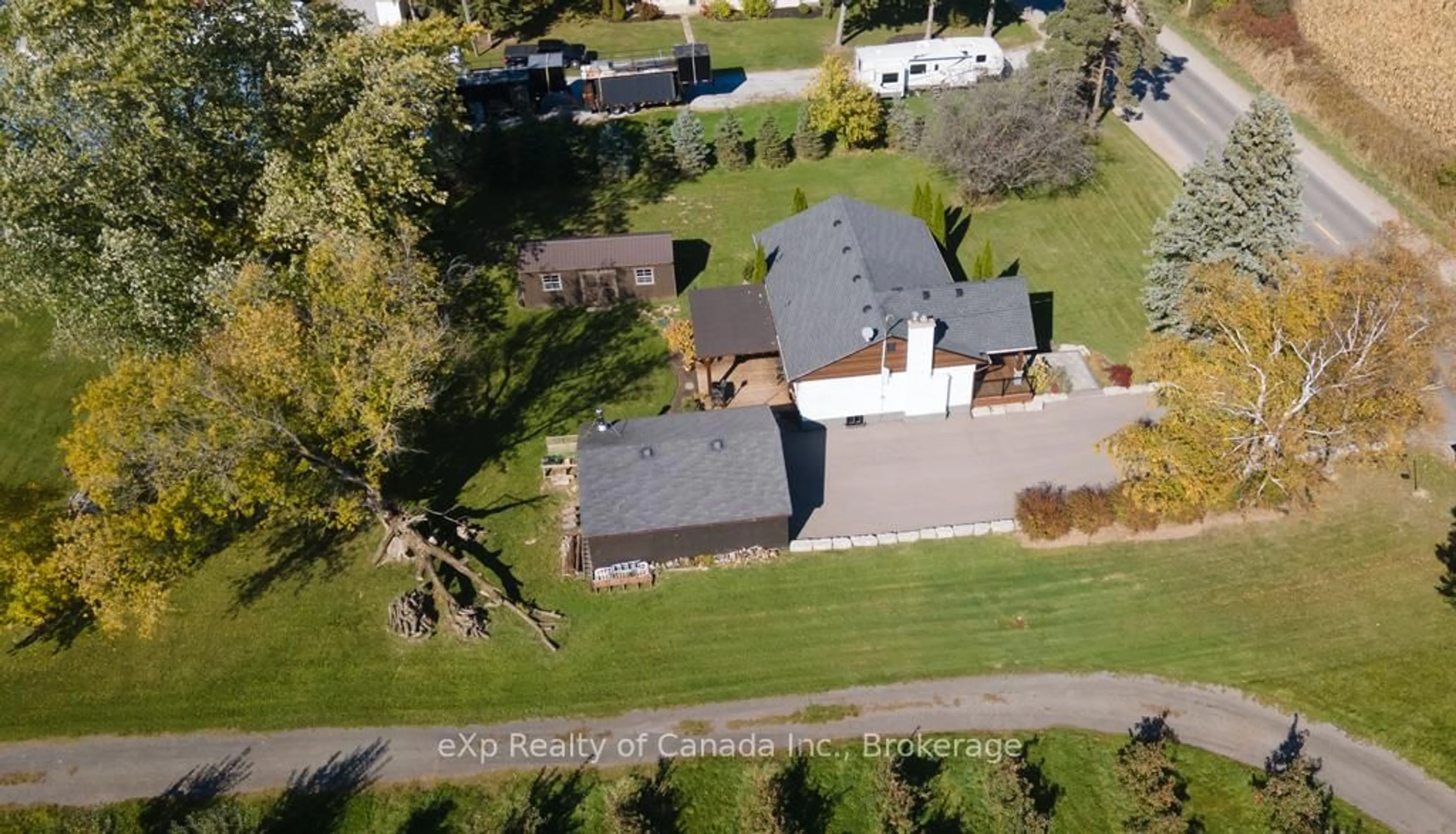 A pic from outside/outdoor area/front of a property/back of a property/a pic from drone, unknown for 905 Blueline Rd, Norfolk Ontario N3Y 4K4