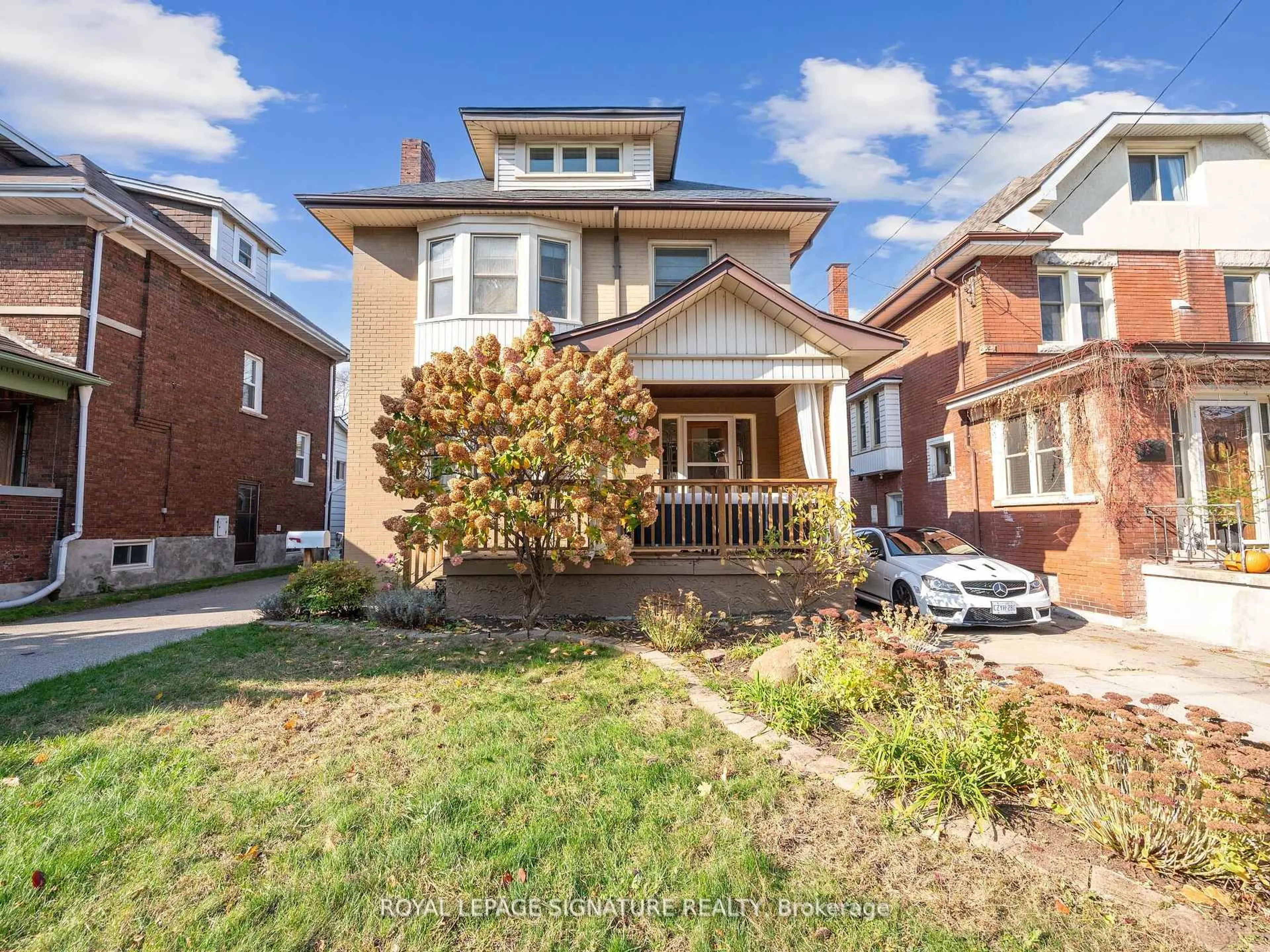 Home with brick exterior material, street for 124 Eastbourne Ave, Hamilton Ontario L8M 2M8