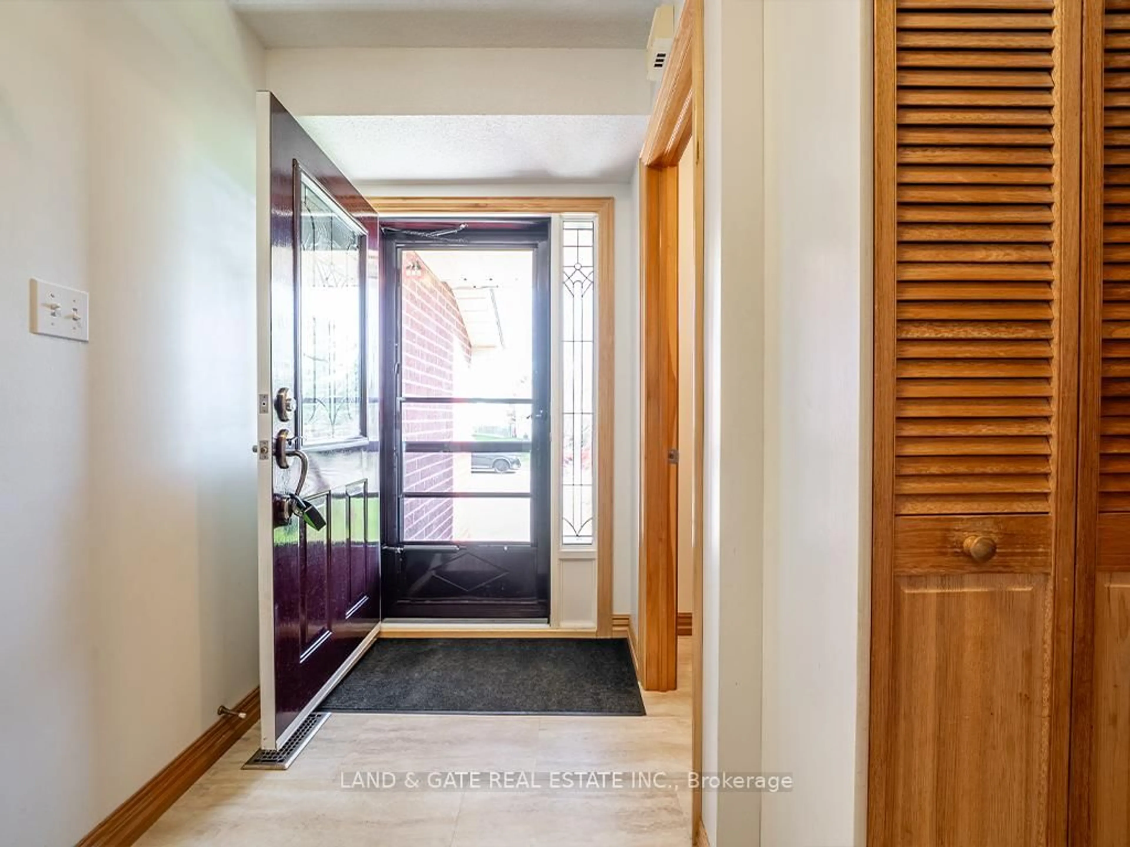 Indoor entryway for 34 Burnham Blvd, Port Hope Ontario L1A 4H5