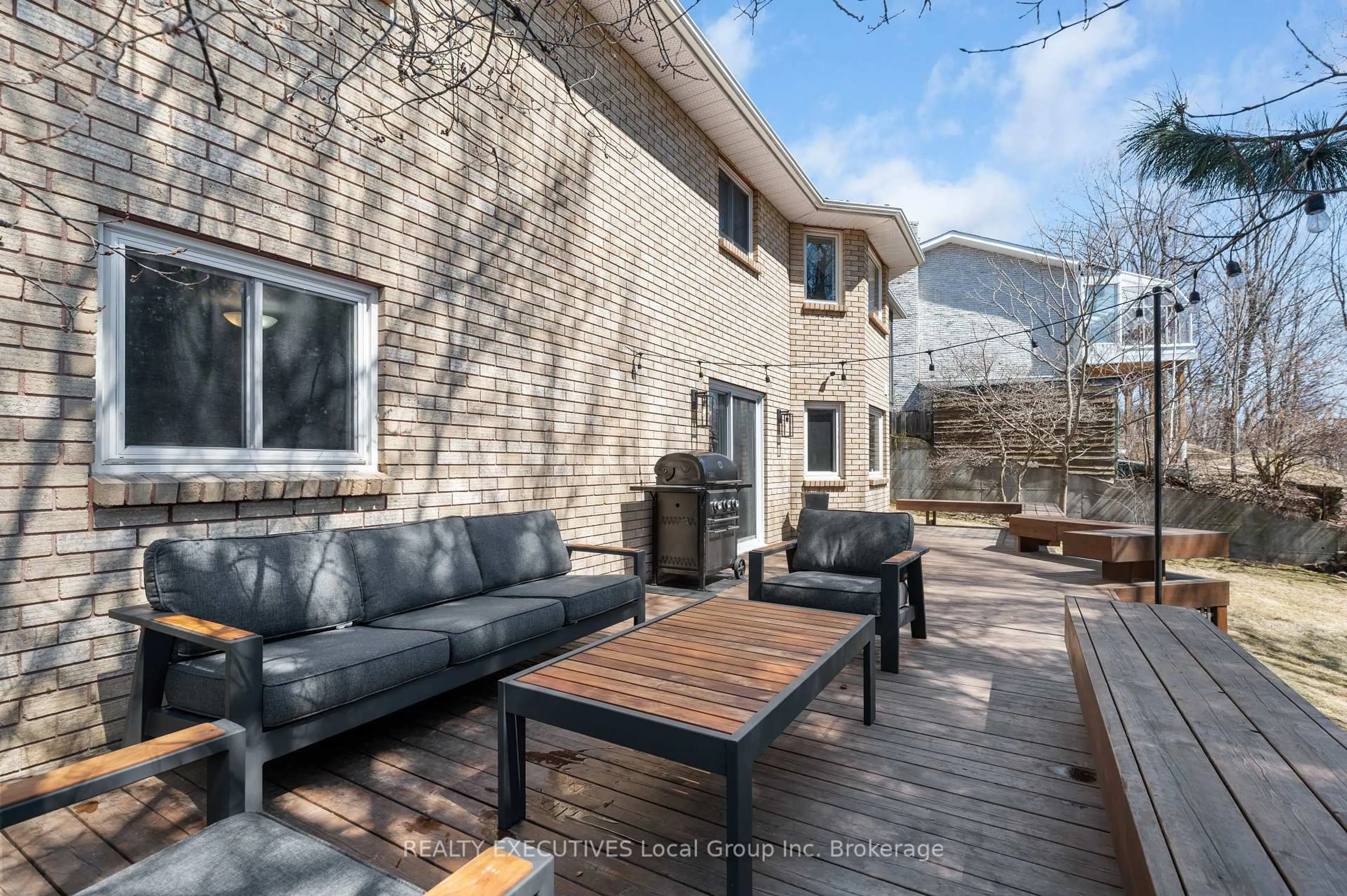 Patio, street for 214 LEONARD St, North Bay Ontario P1B 5K2