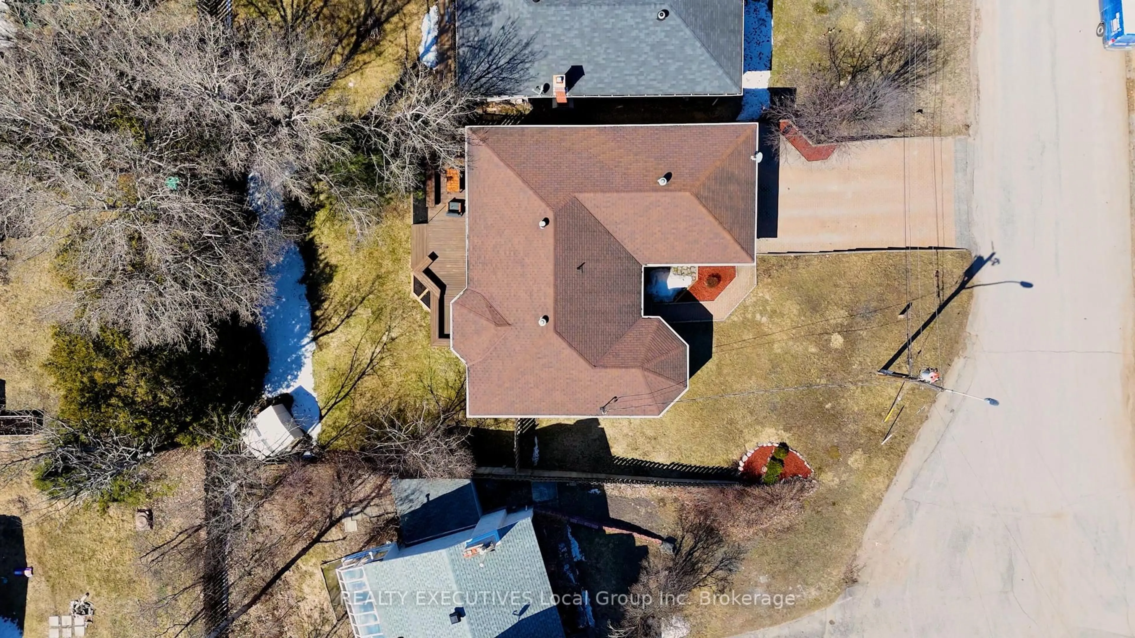 A pic from outside/outdoor area/front of a property/back of a property/a pic from drone, unknown for 214 LEONARD St, North Bay Ontario P1B 5K2