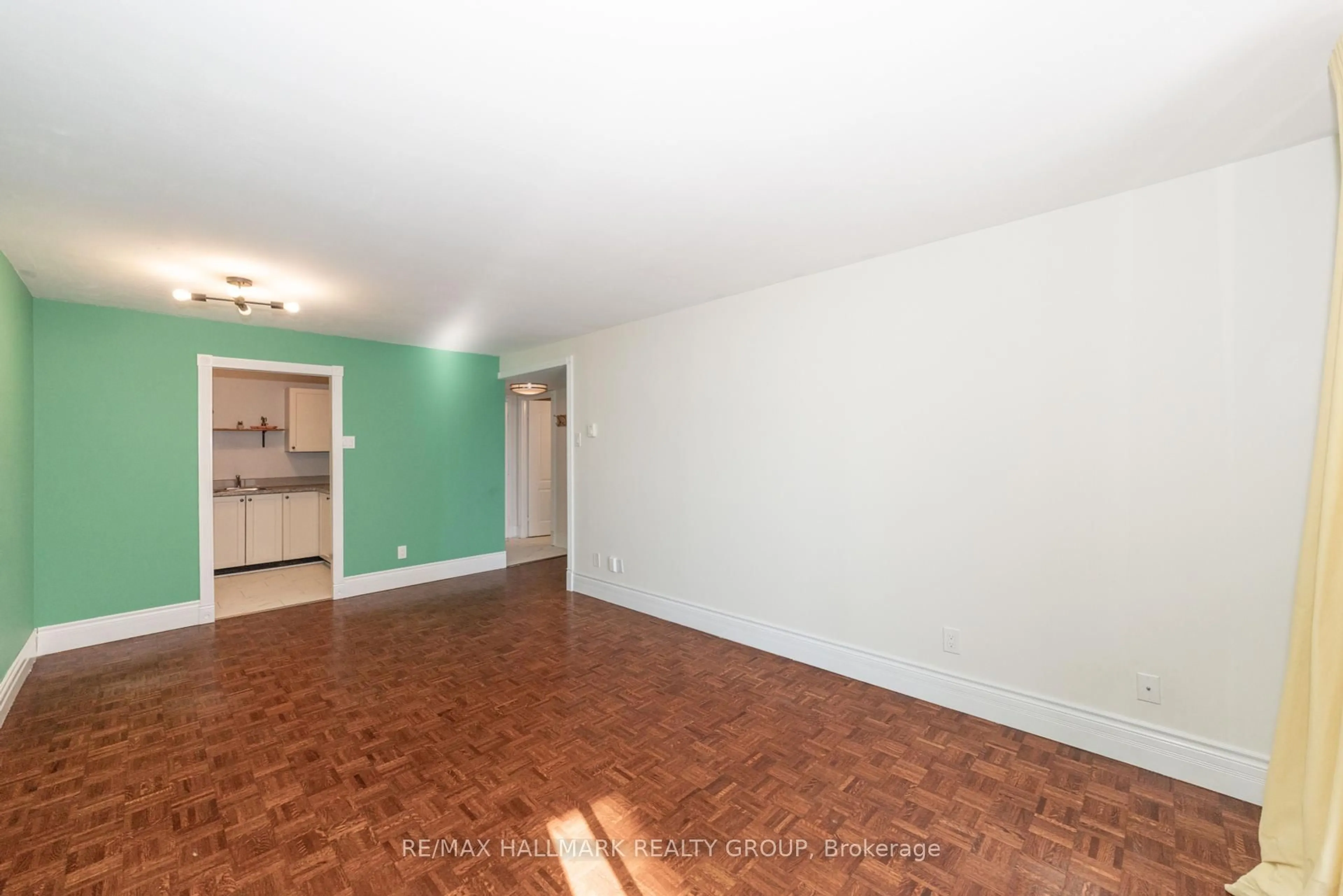 A pic of a room for 475 Laurier Ave #1006, Ottawa Ontario K1R 7X1