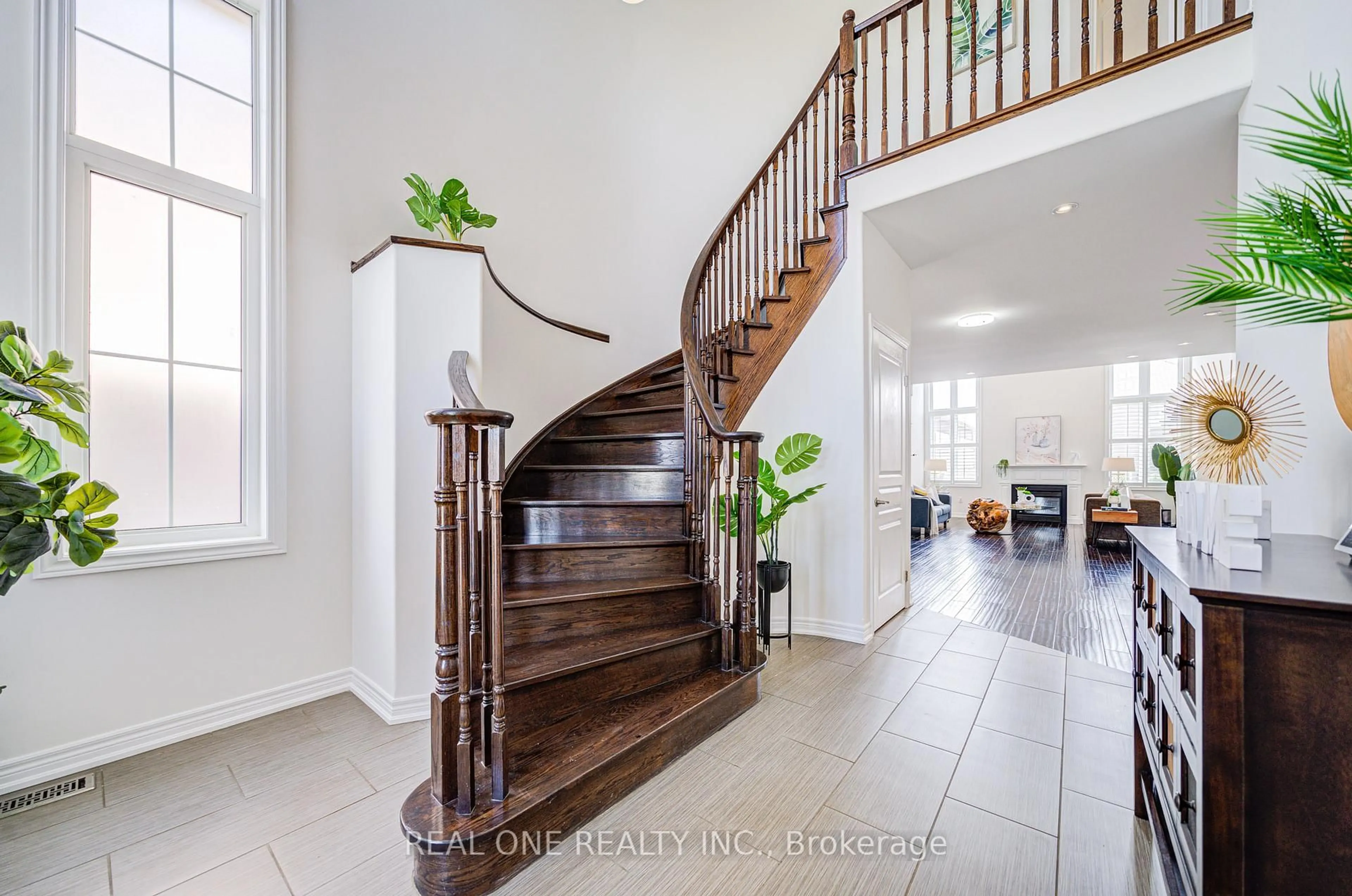 Stairs for 248 Raymond Rd, Hamilton Ontario L9K 0H8