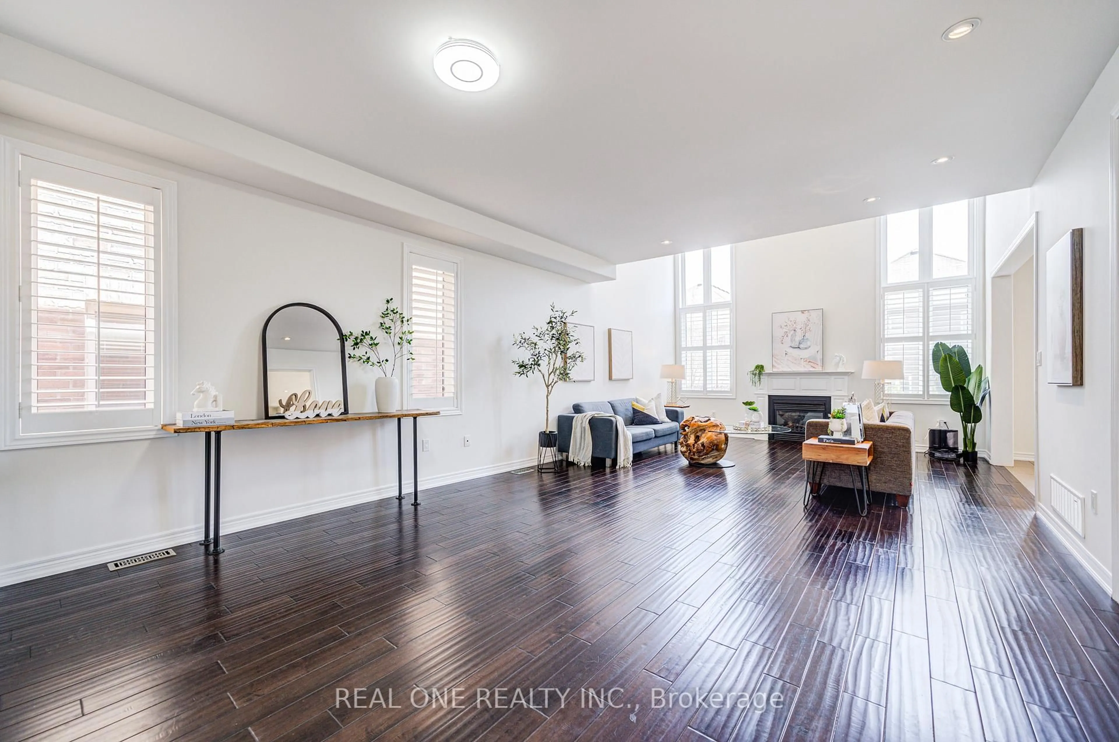 Indoor entryway for 248 Raymond Rd, Hamilton Ontario L9K 0H8