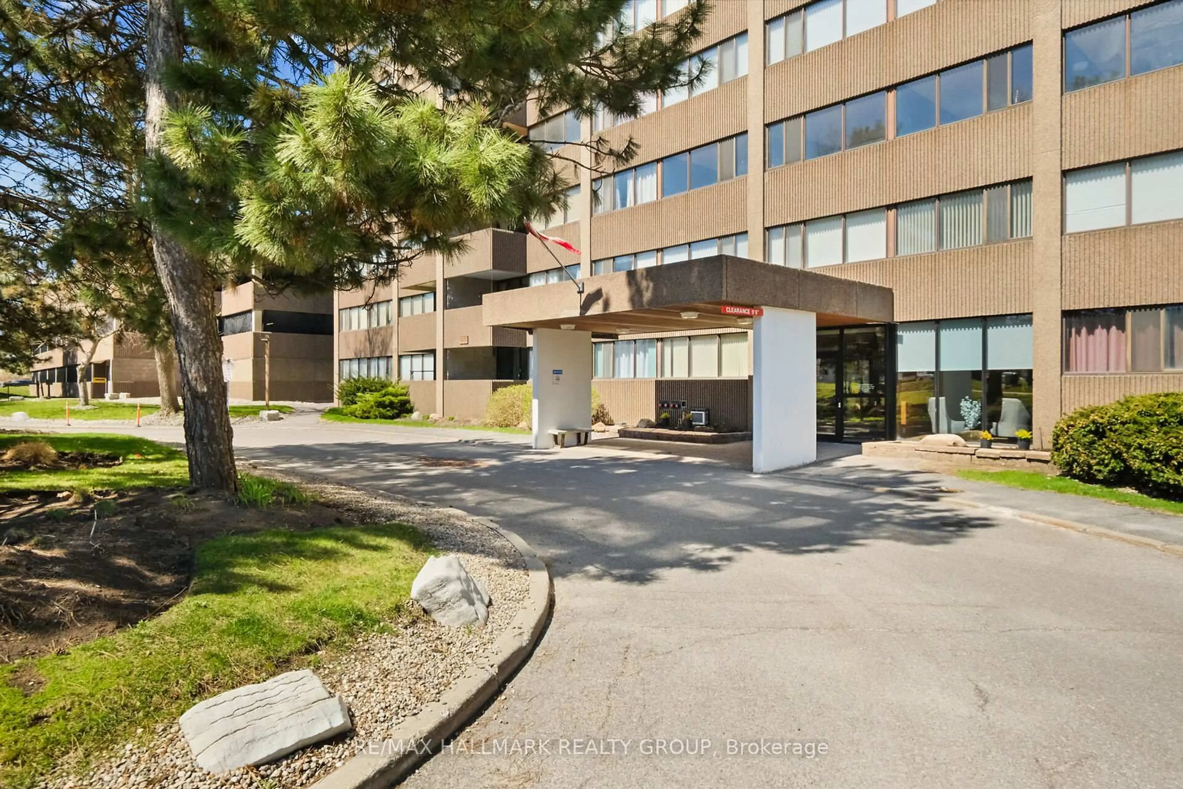 Indoor foyer for 1285 Cahill Dr #2101, Ottawa Ontario K1V 9A7