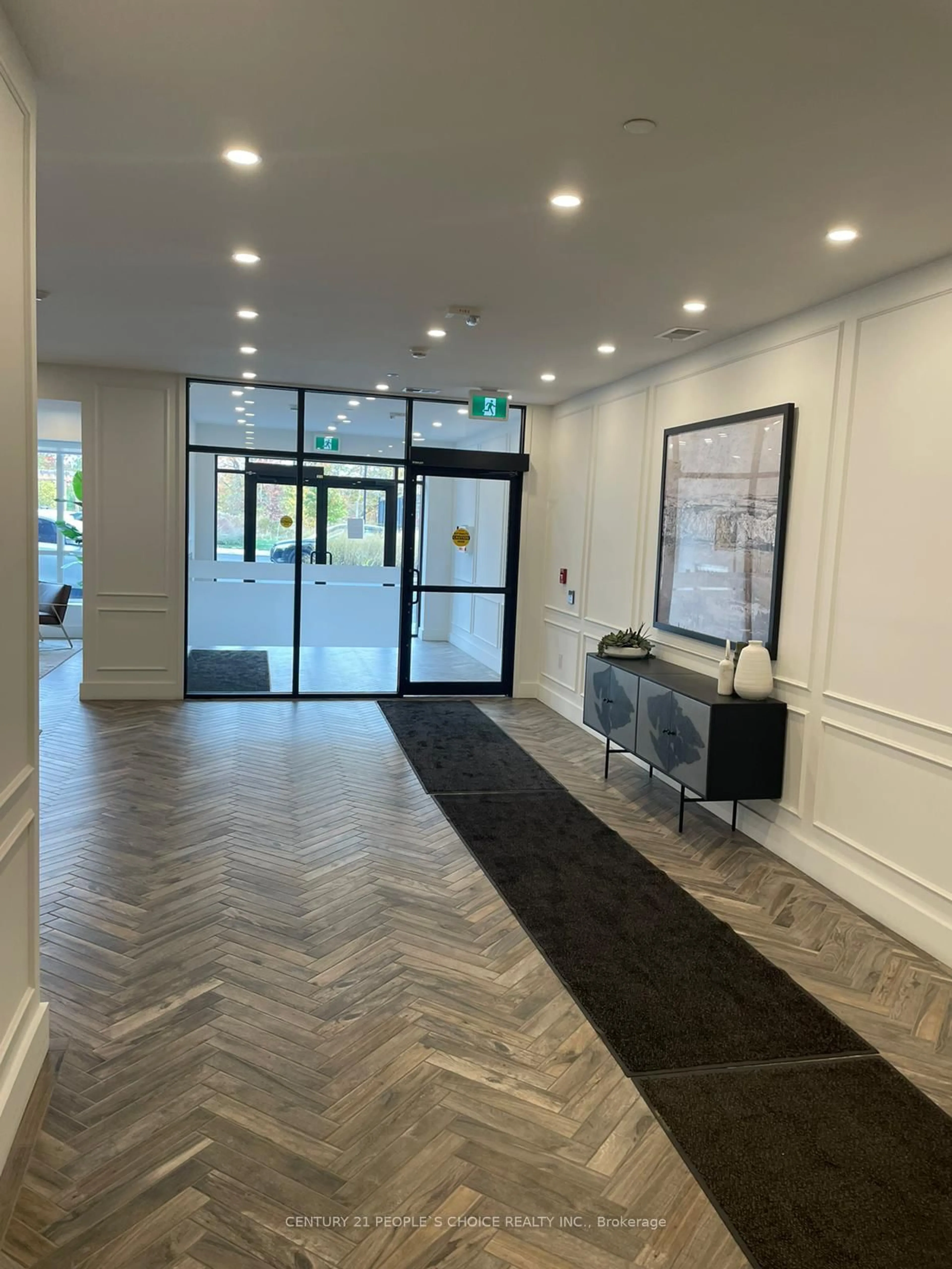 Indoor foyer for 480 Callaway Rd #108, London North Ontario N6G 0N8