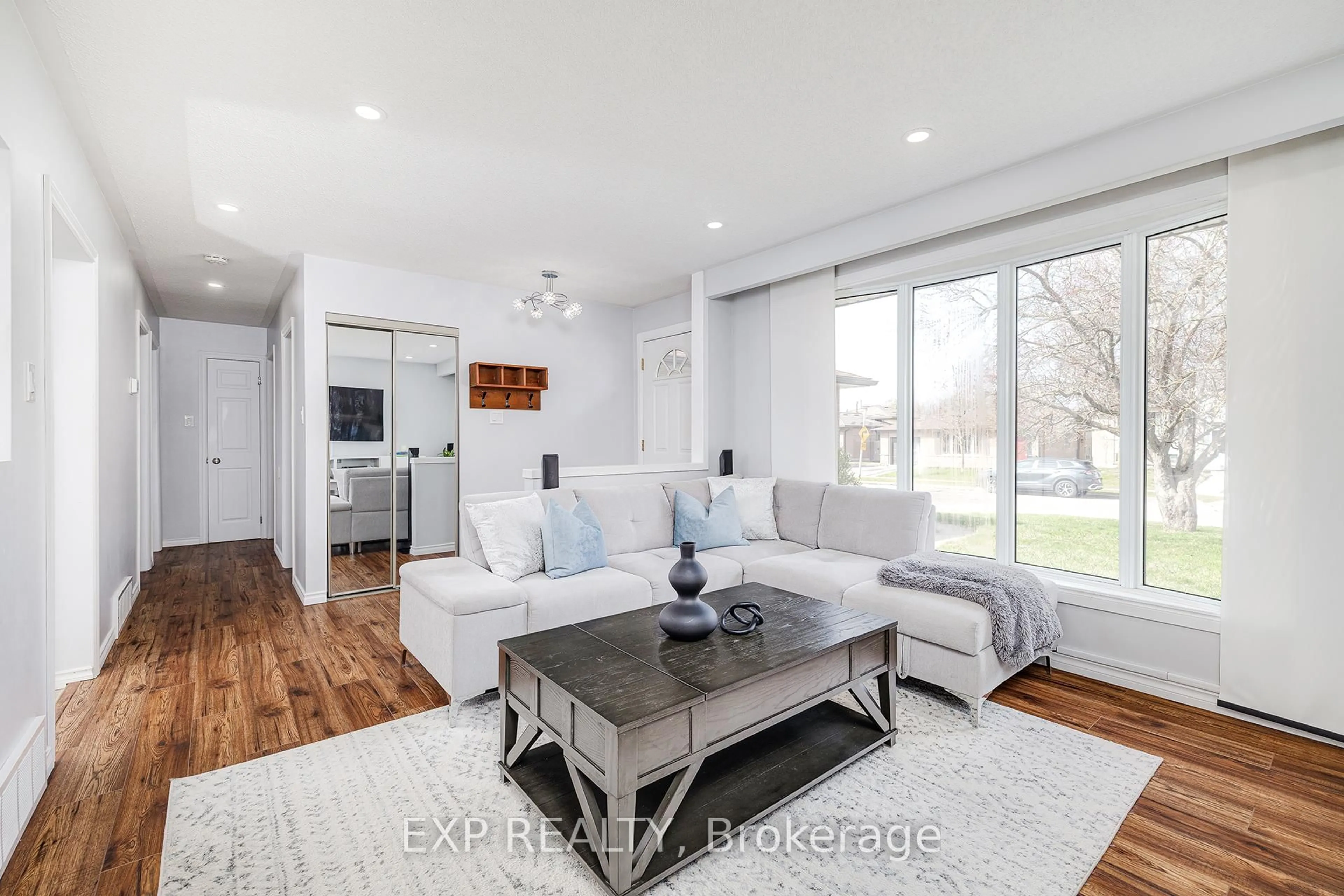 Living room with furniture, wood/laminate floor for 1005 Mary Ave, Cambridge Ontario N3H 4N6