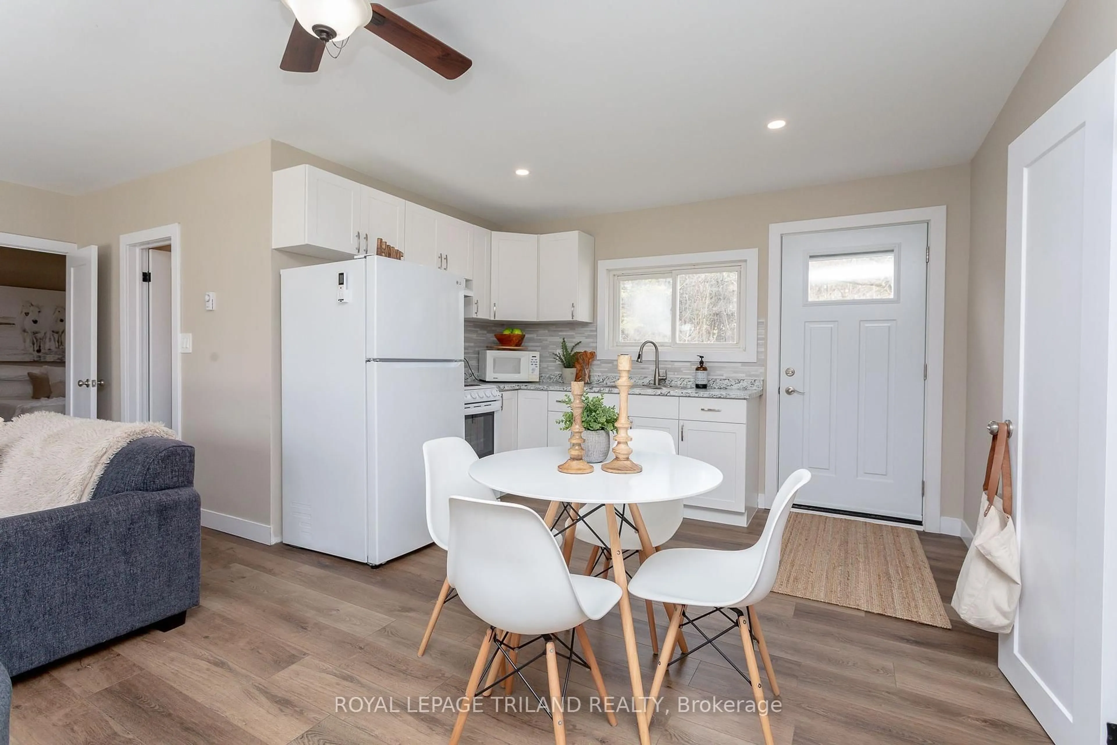 Open concept kitchen, wood/laminate floor for 20927 Lakeside Dr, Thames Centre Ontario N0L 2P0