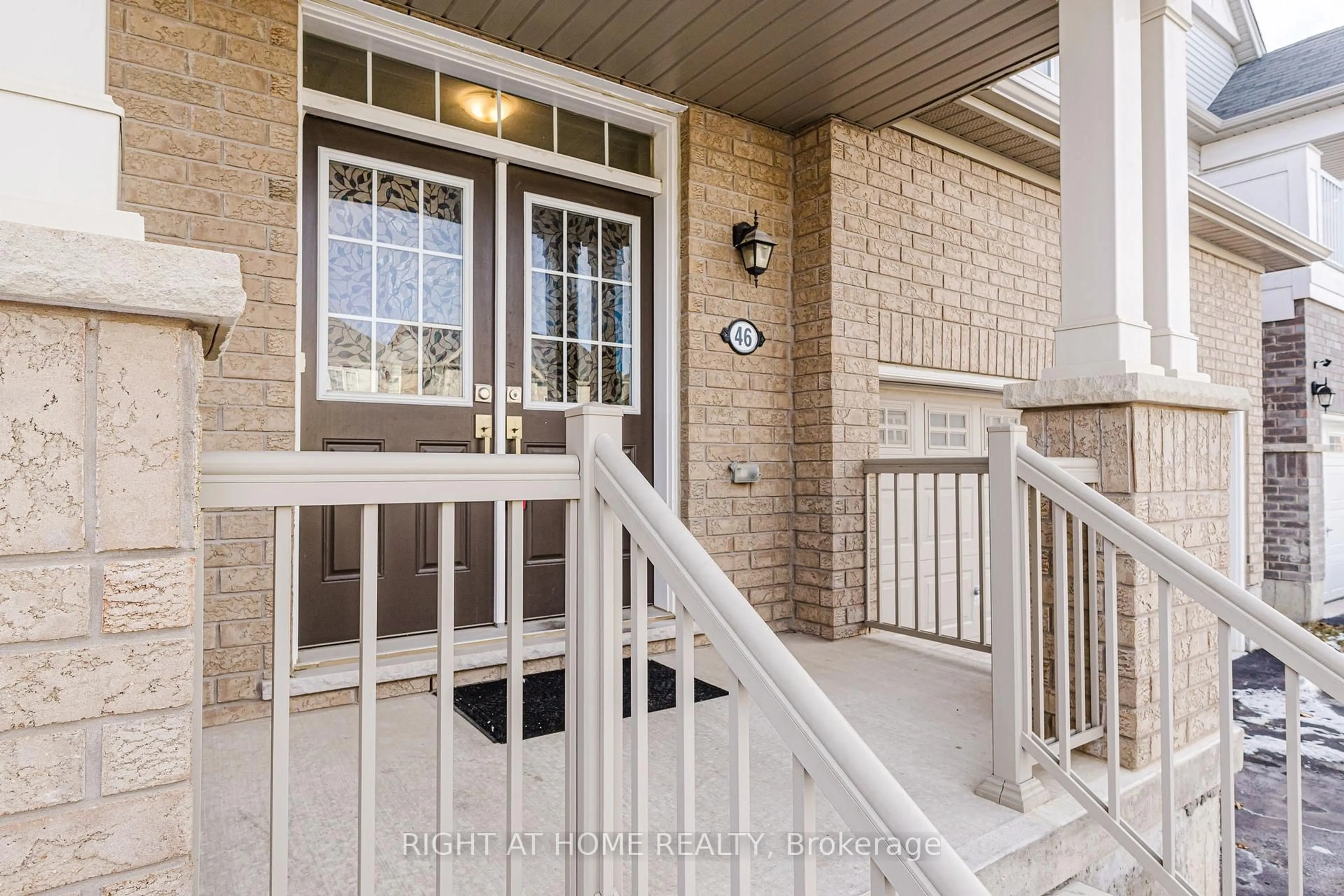 Indoor entryway for 46 Sinden Rd, Brantford Ontario N3T 0P8