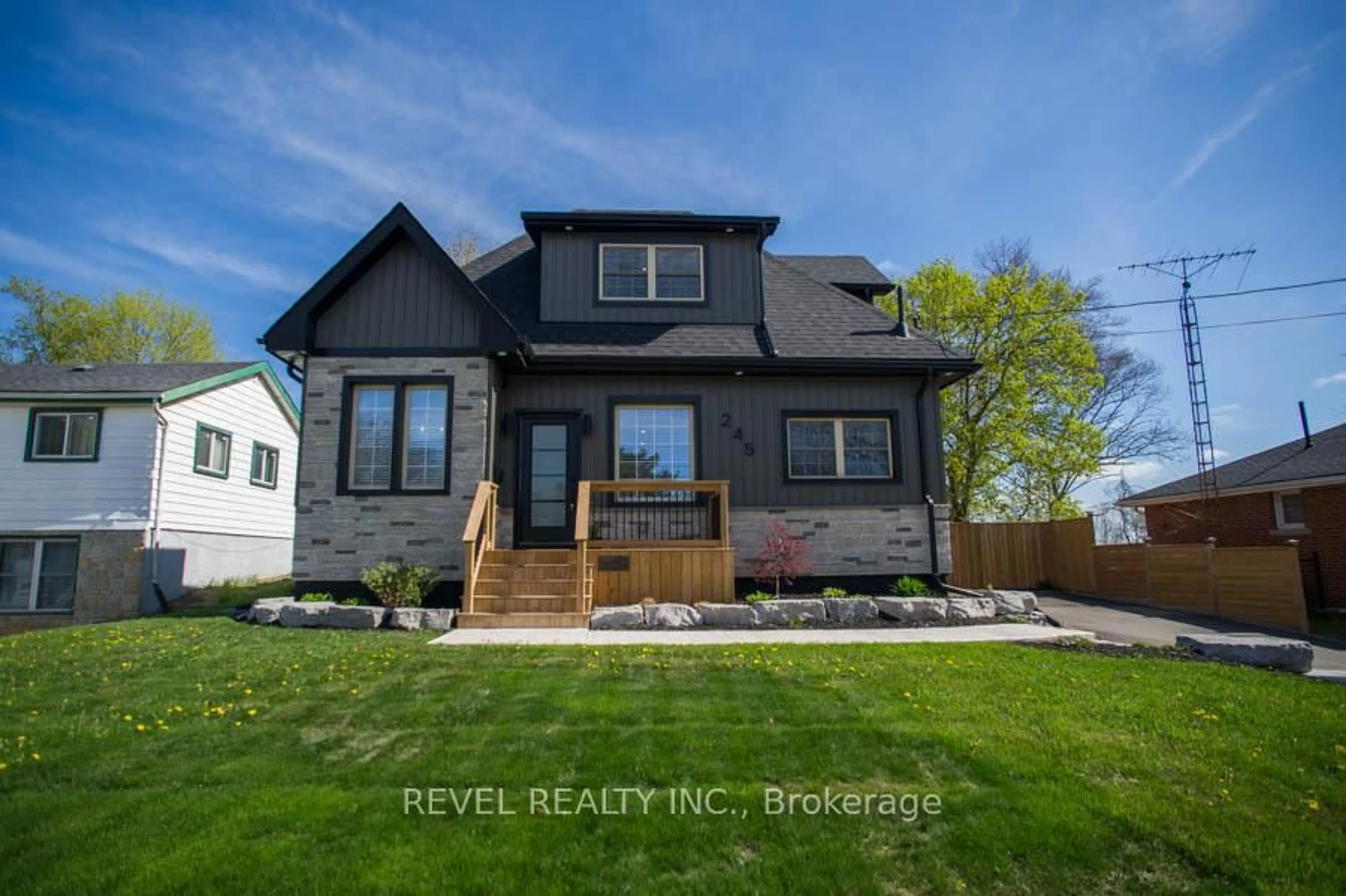 Home with vinyl exterior material, street for 245 Charing Cross St, Brantford Ontario N3R 2J7