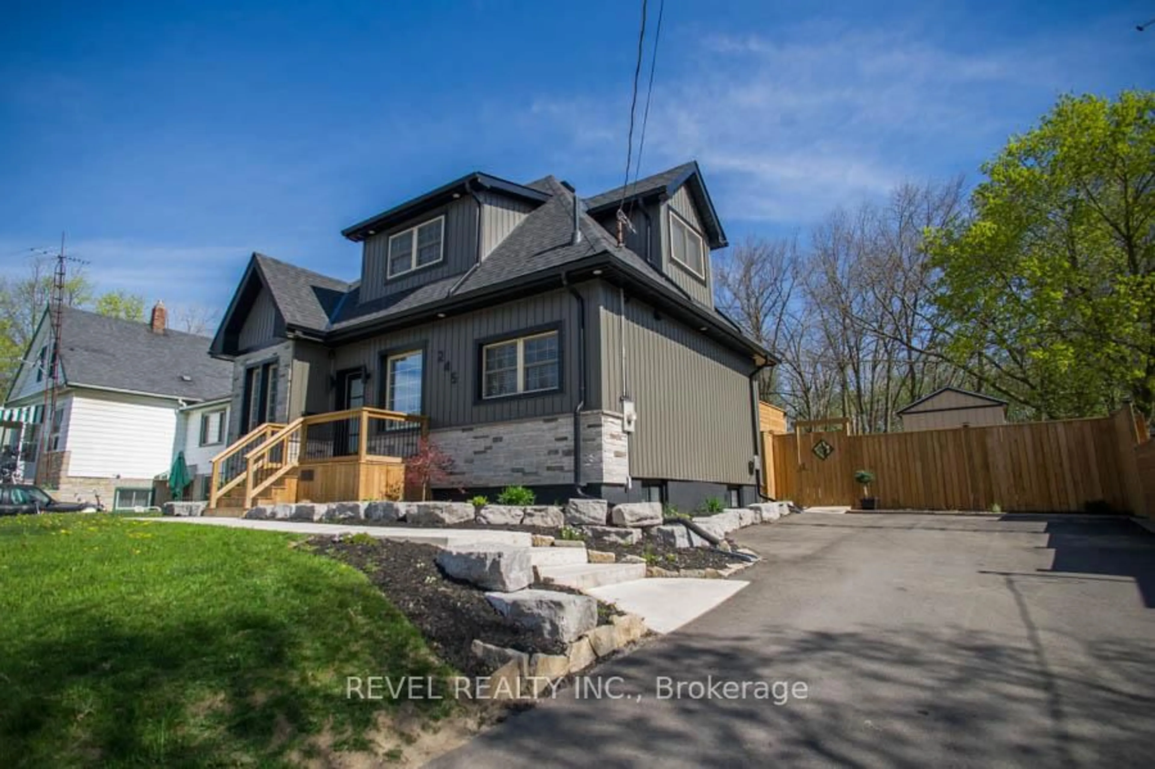 Unknown for 245 Charing Cross St, Brantford Ontario N3R 2J7