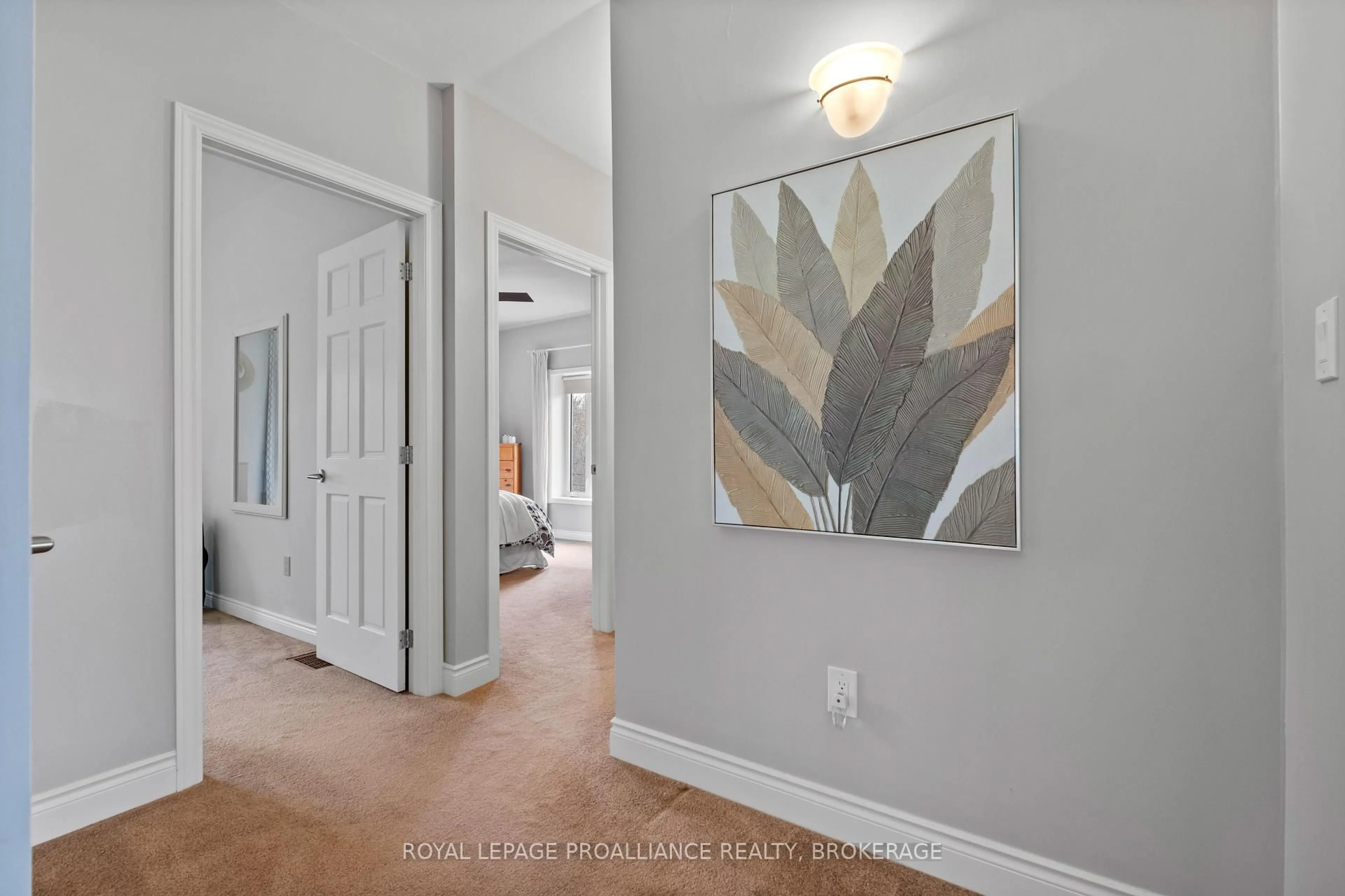 Indoor entryway for 2749 Lakefield Dr, Inverary Ontario K0H 1X0