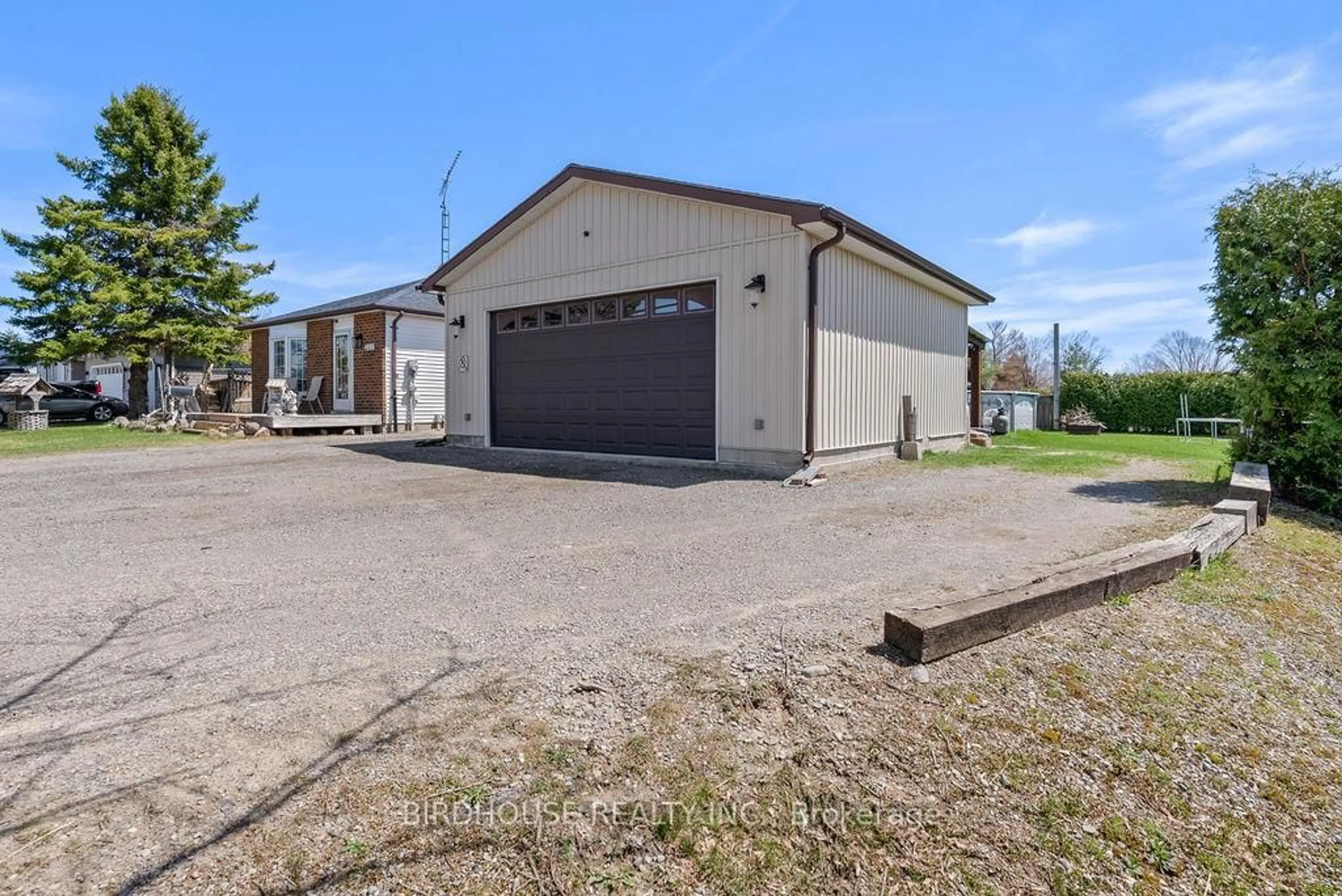 Indoor garage for 222 Corbett Dr, Kawartha Lakes Ontario L0A 1K0