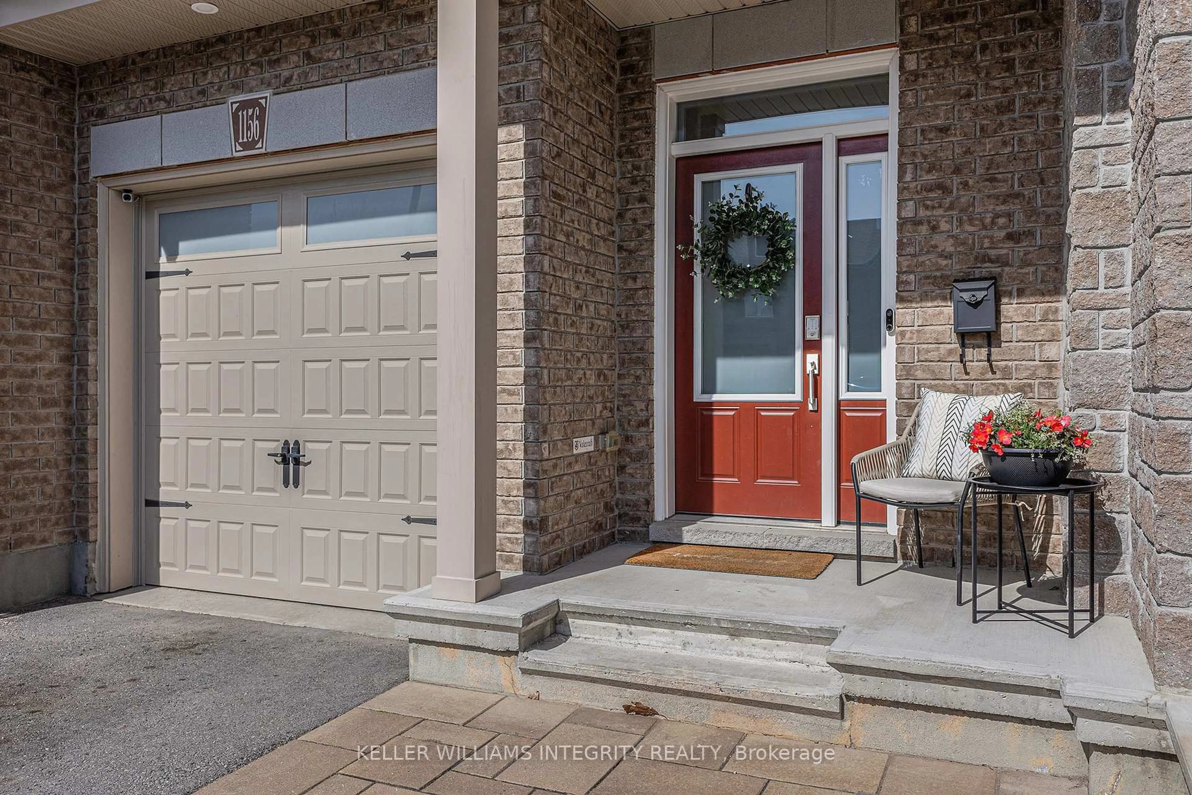 Indoor entryway for 1156 Beckett Cres, Ottawa Ontario K2S 0Z2
